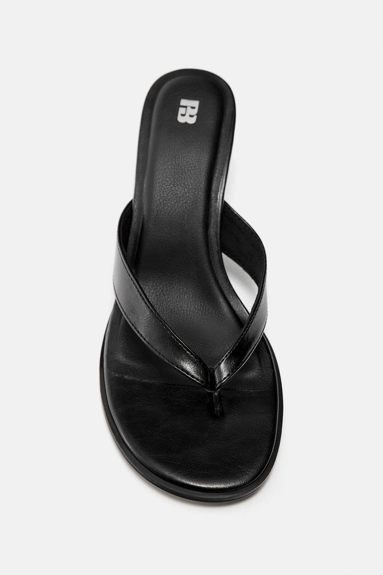 Heeled sandals — Black