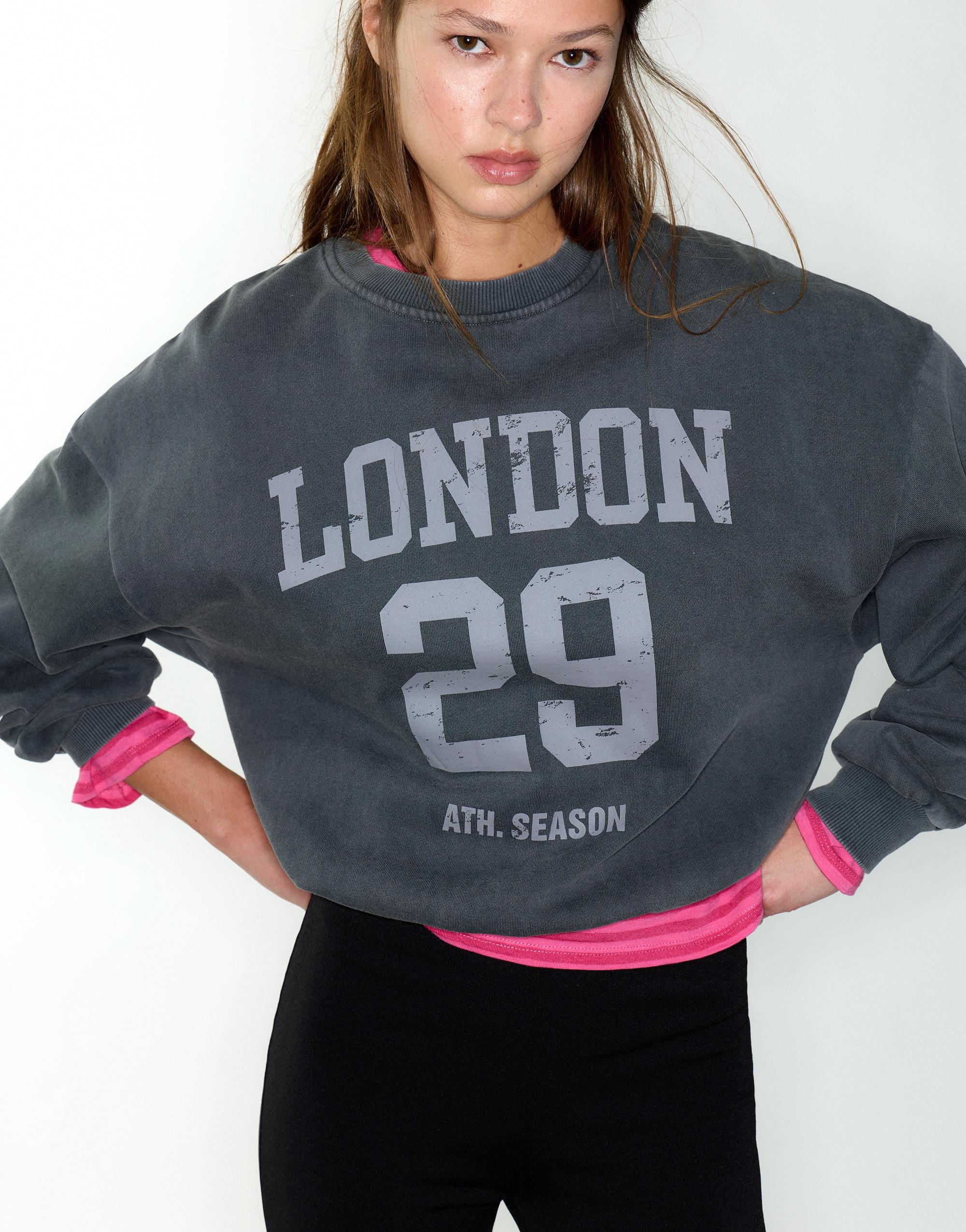 London 29 graphic sweatshirt — Faded black
