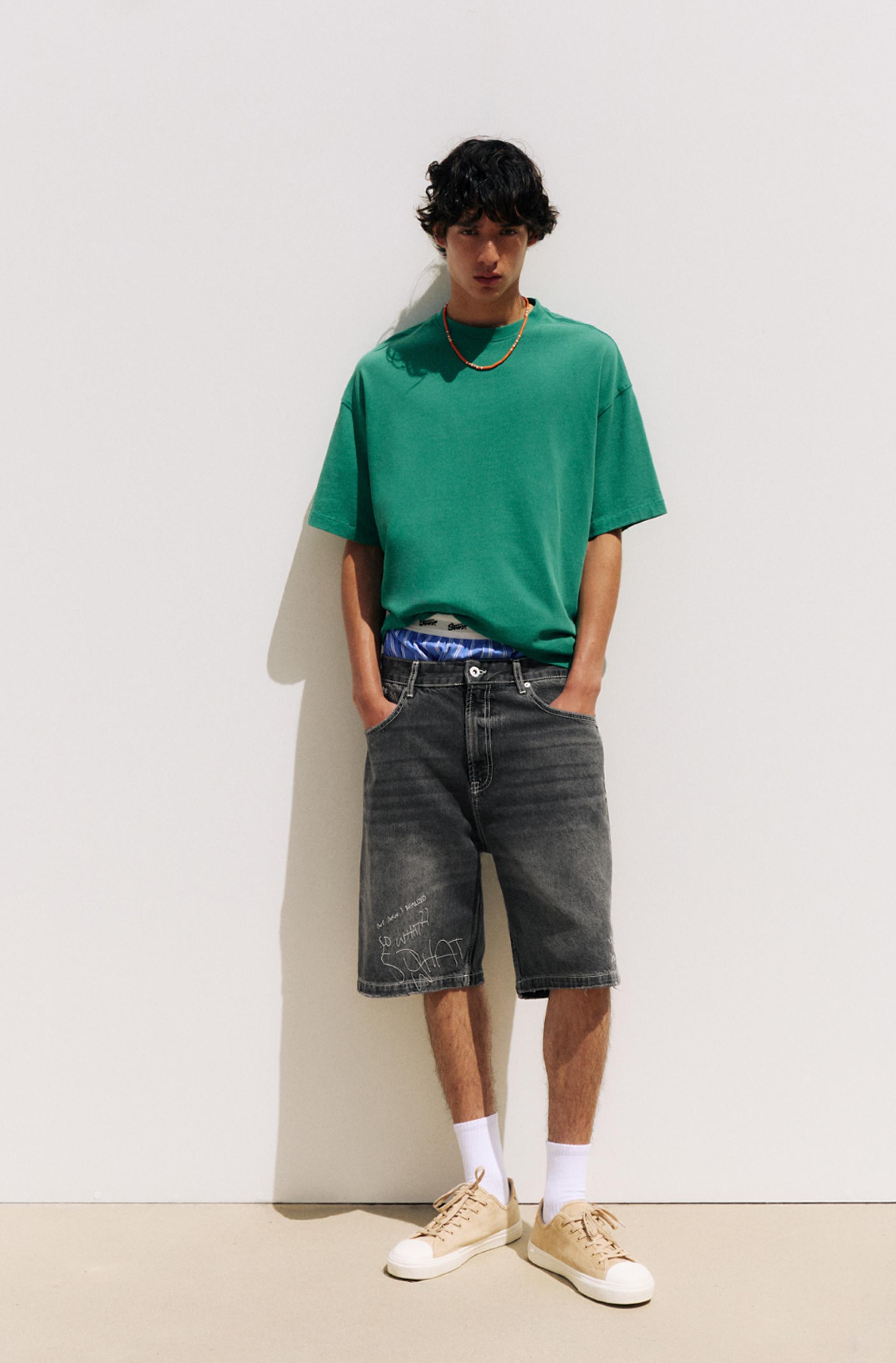 Embroidered baggy denim Bermuda shorts — Faded black