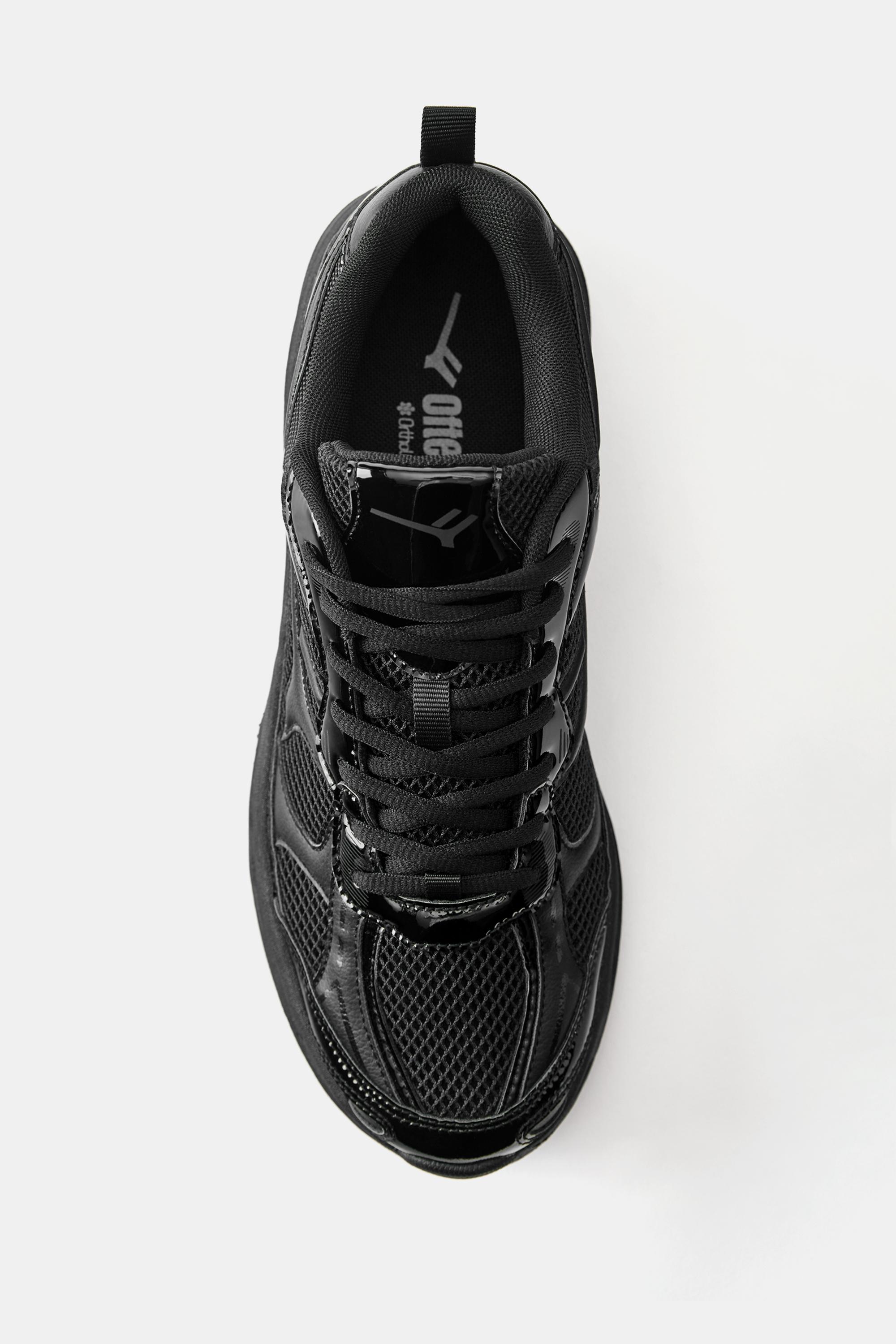 Multi-piece trainers — Black