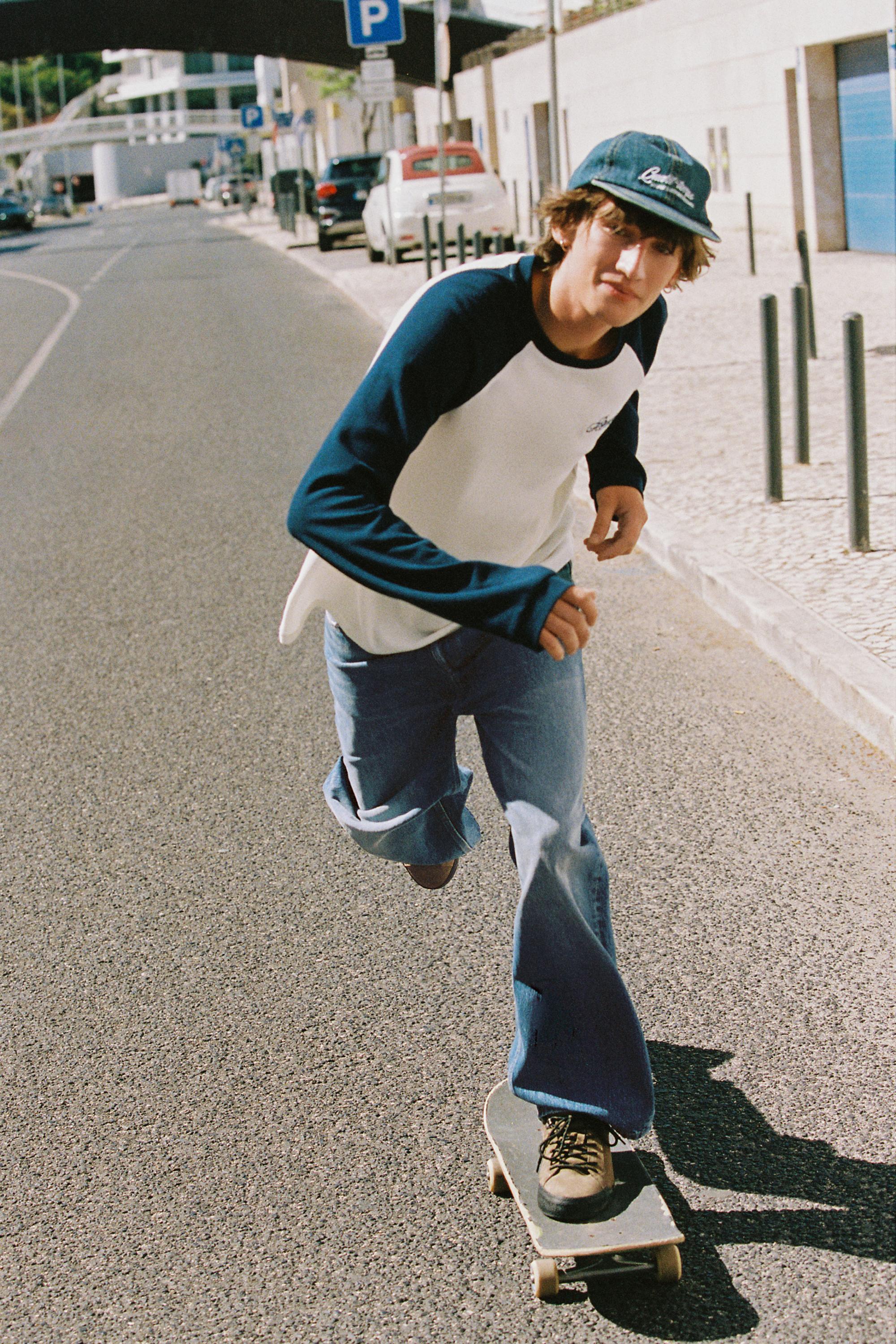 Embroidered raglan sleeve T-shirt — Navy