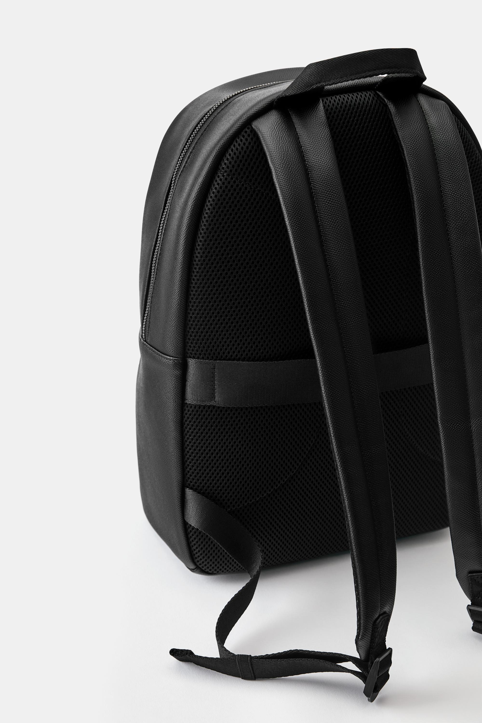 Textured pocket backpack — Black