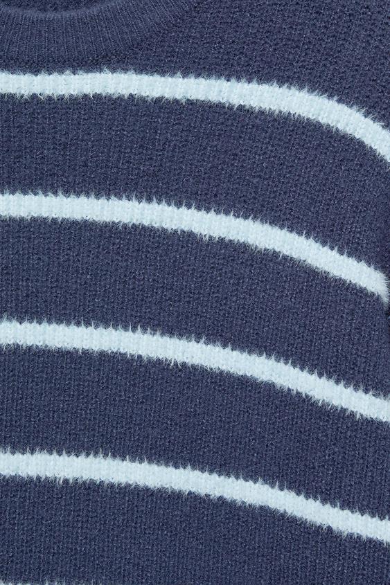 Sweter w paski z haftem