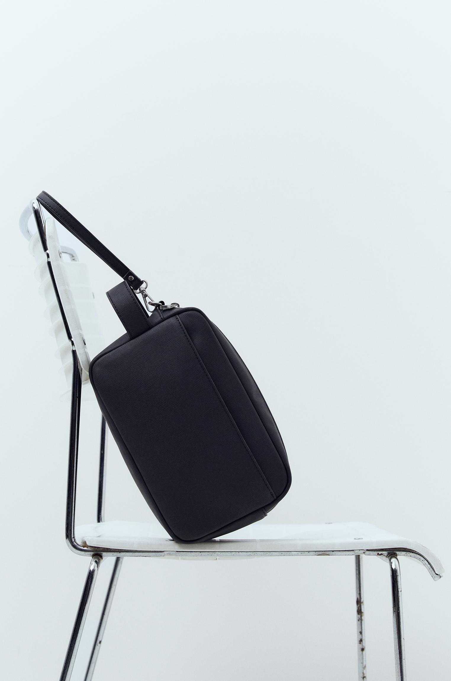Wash bag with handle — Black
