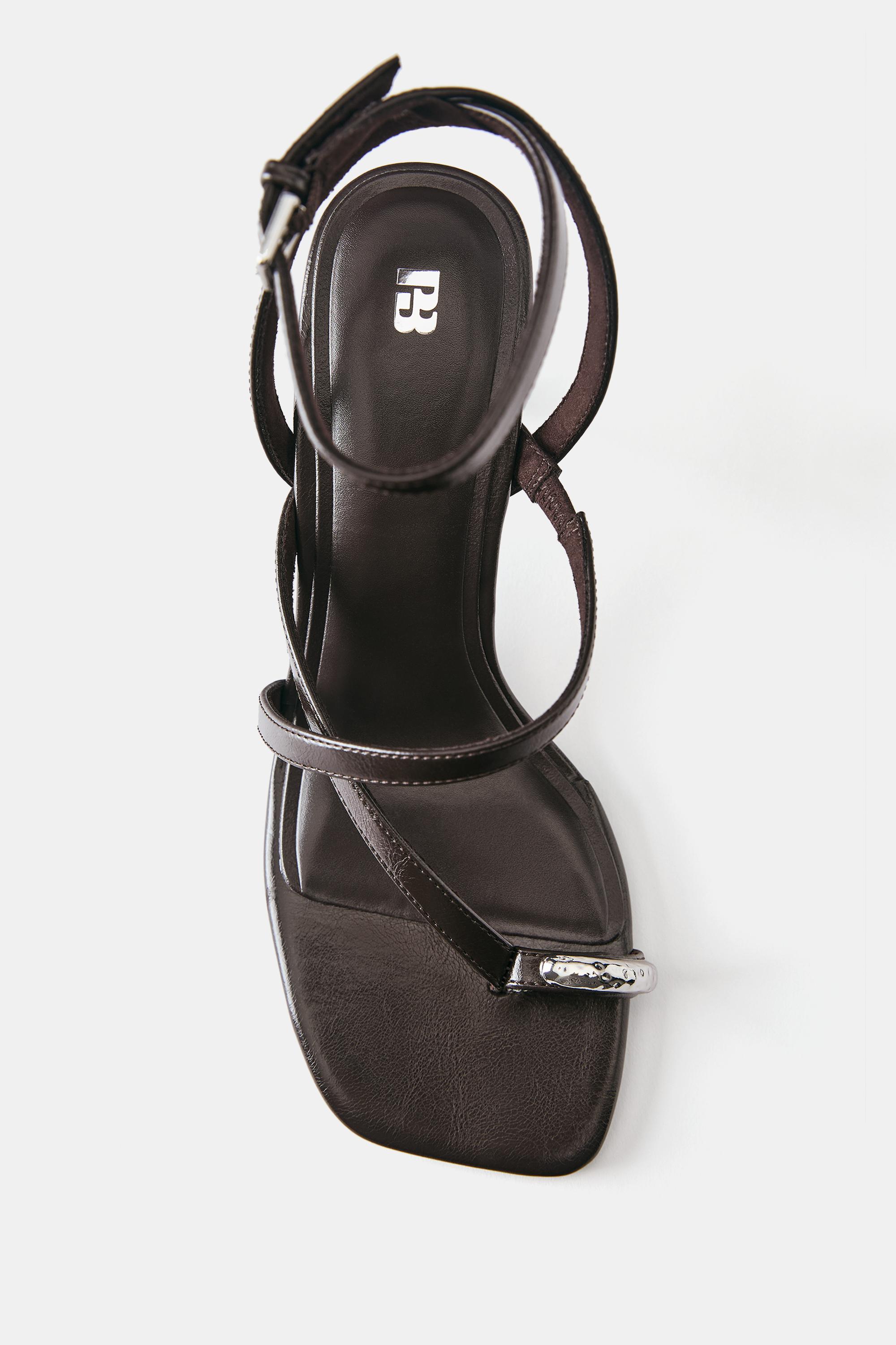 Heeled sandals with strap detail — Brown