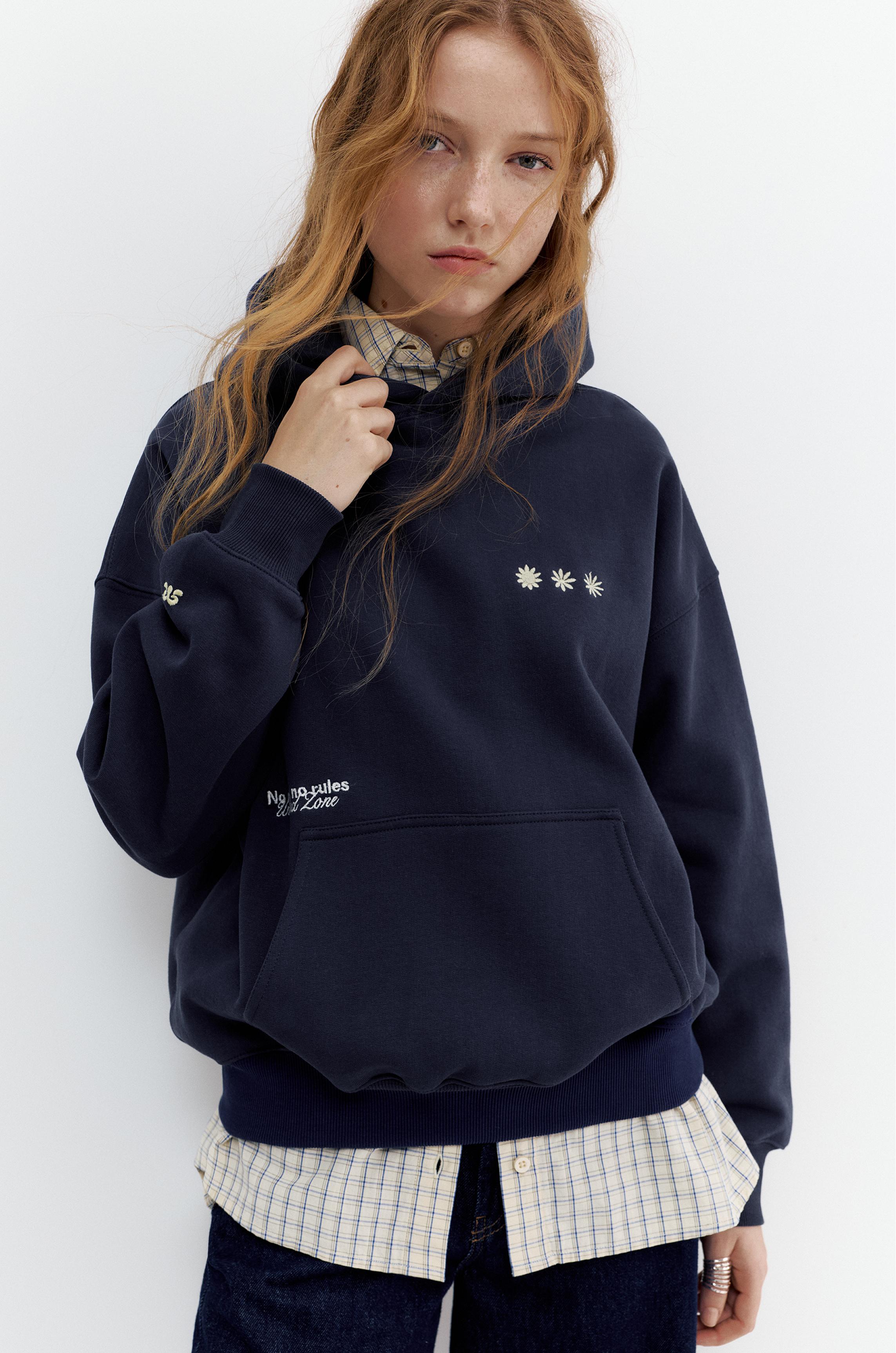 Hoodie with embroidered graphic — Ink blue