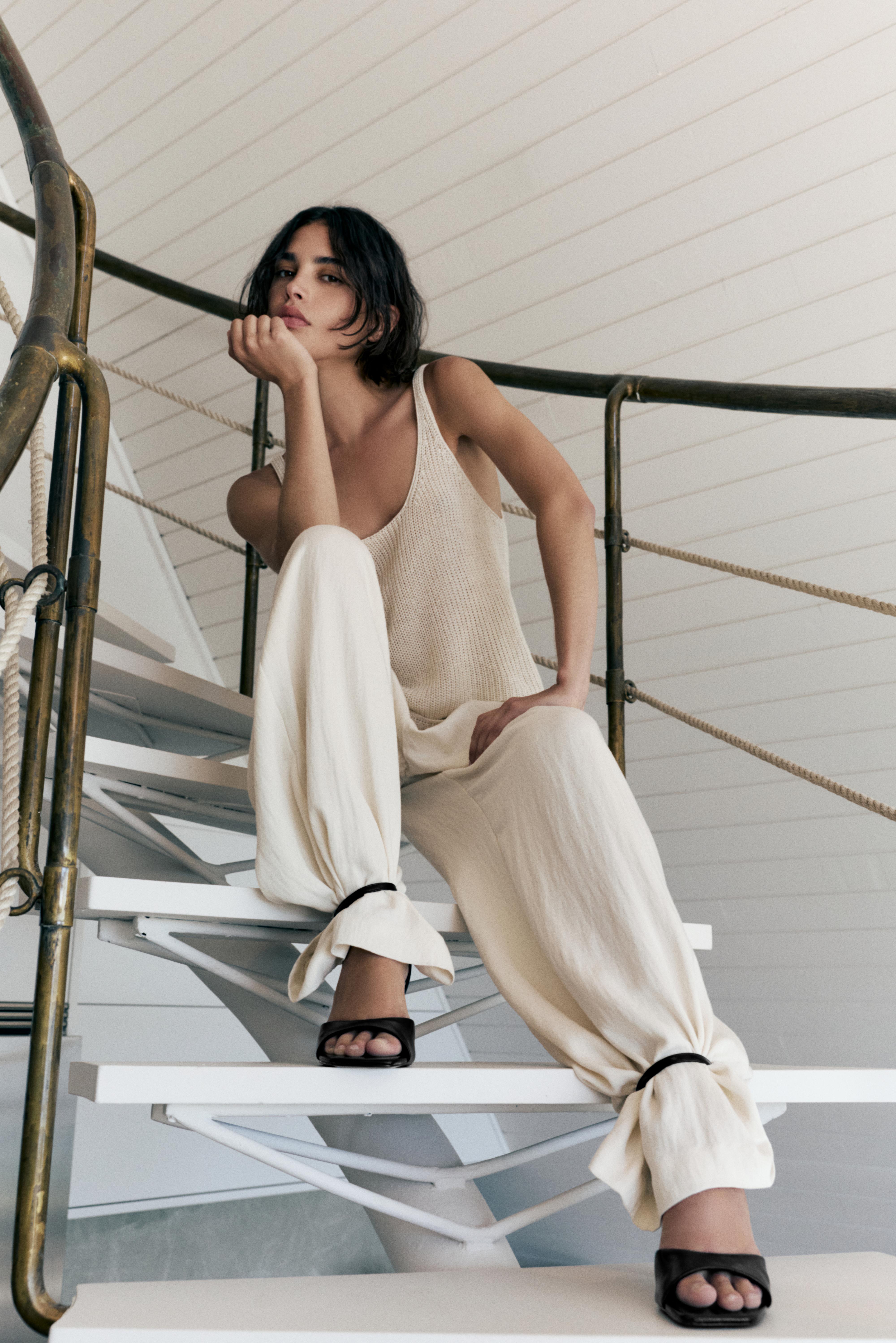 Heeled sandals — Black
