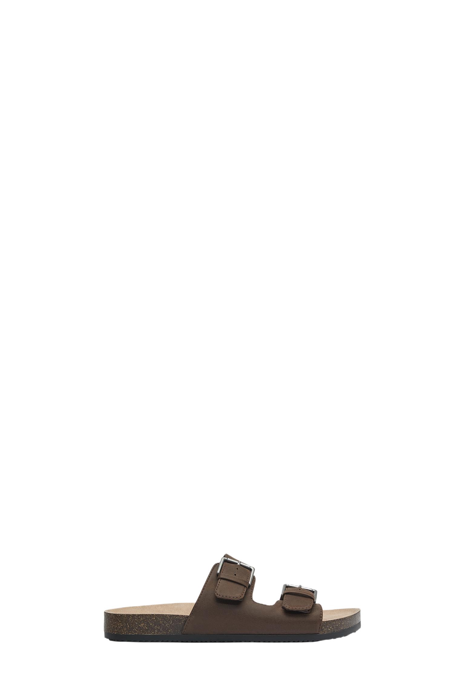 Buckled flat sandals — Brown