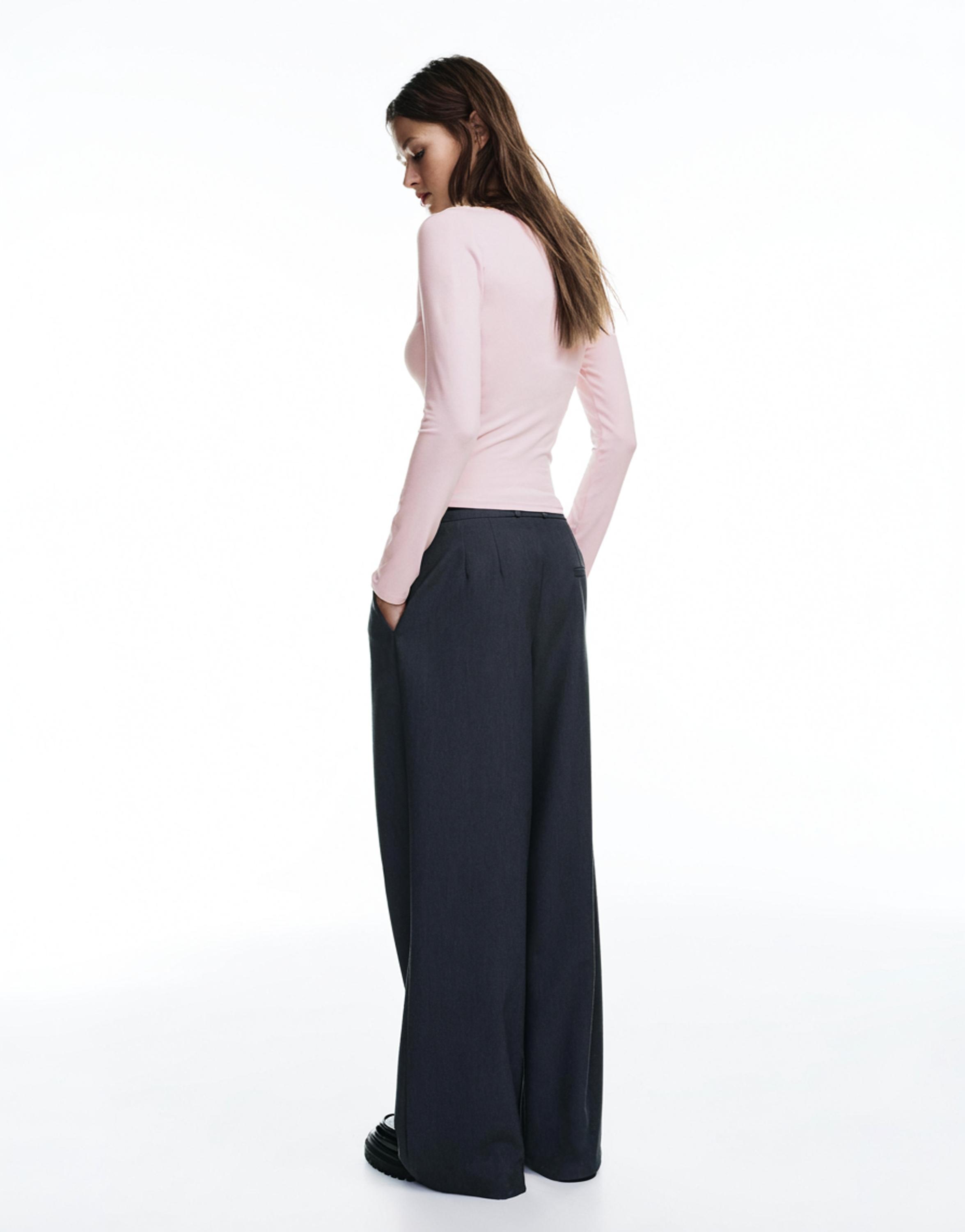 Lace trim neckline T-shirt — Pink