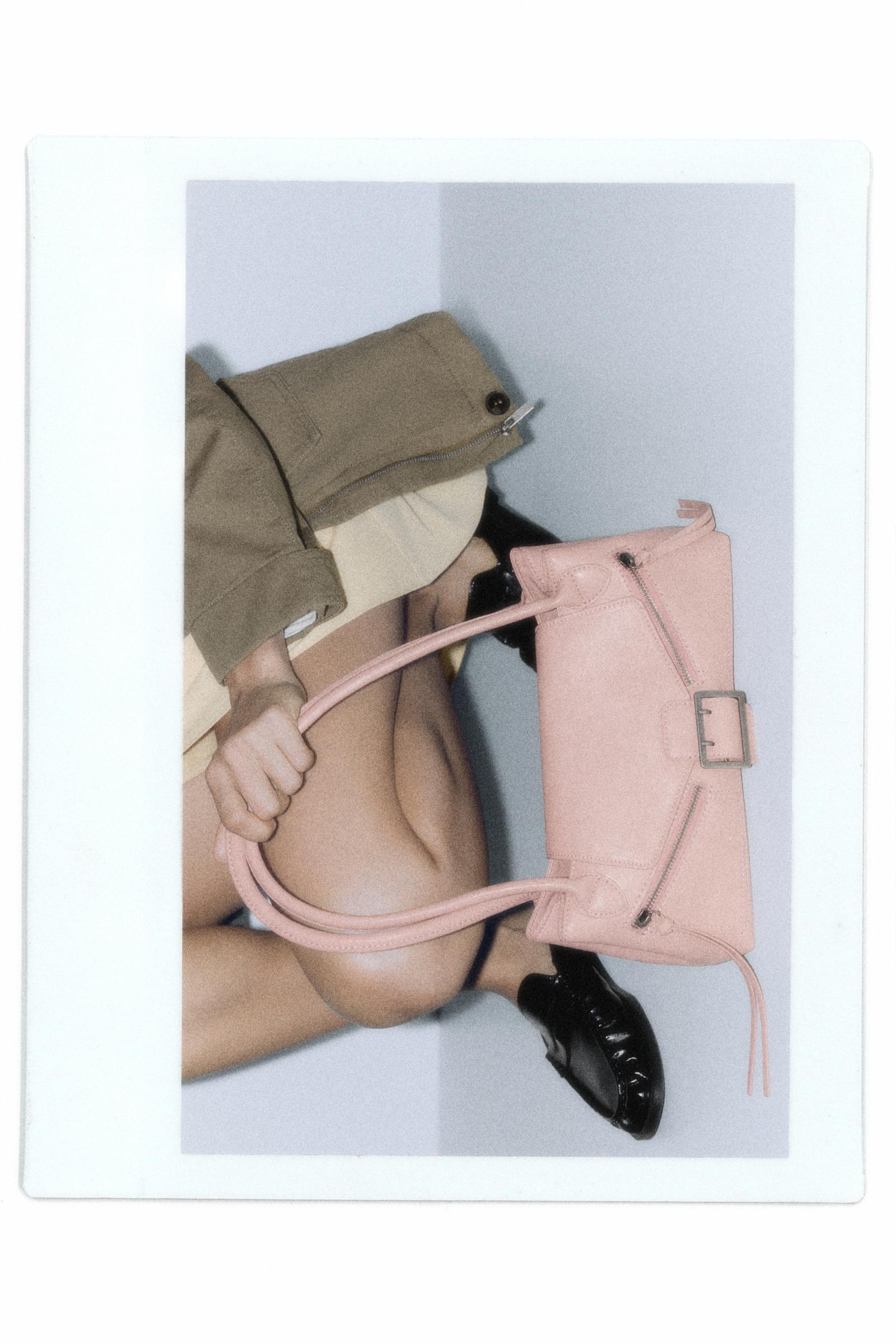 Buckle and zip shoulder bag — Pink
