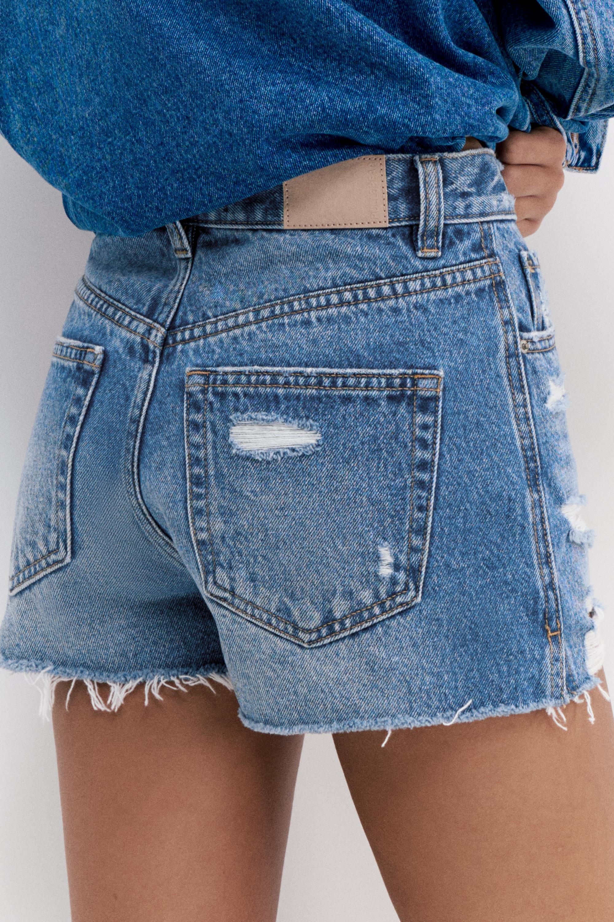Denim shorts with frayed hems — Medium blue
