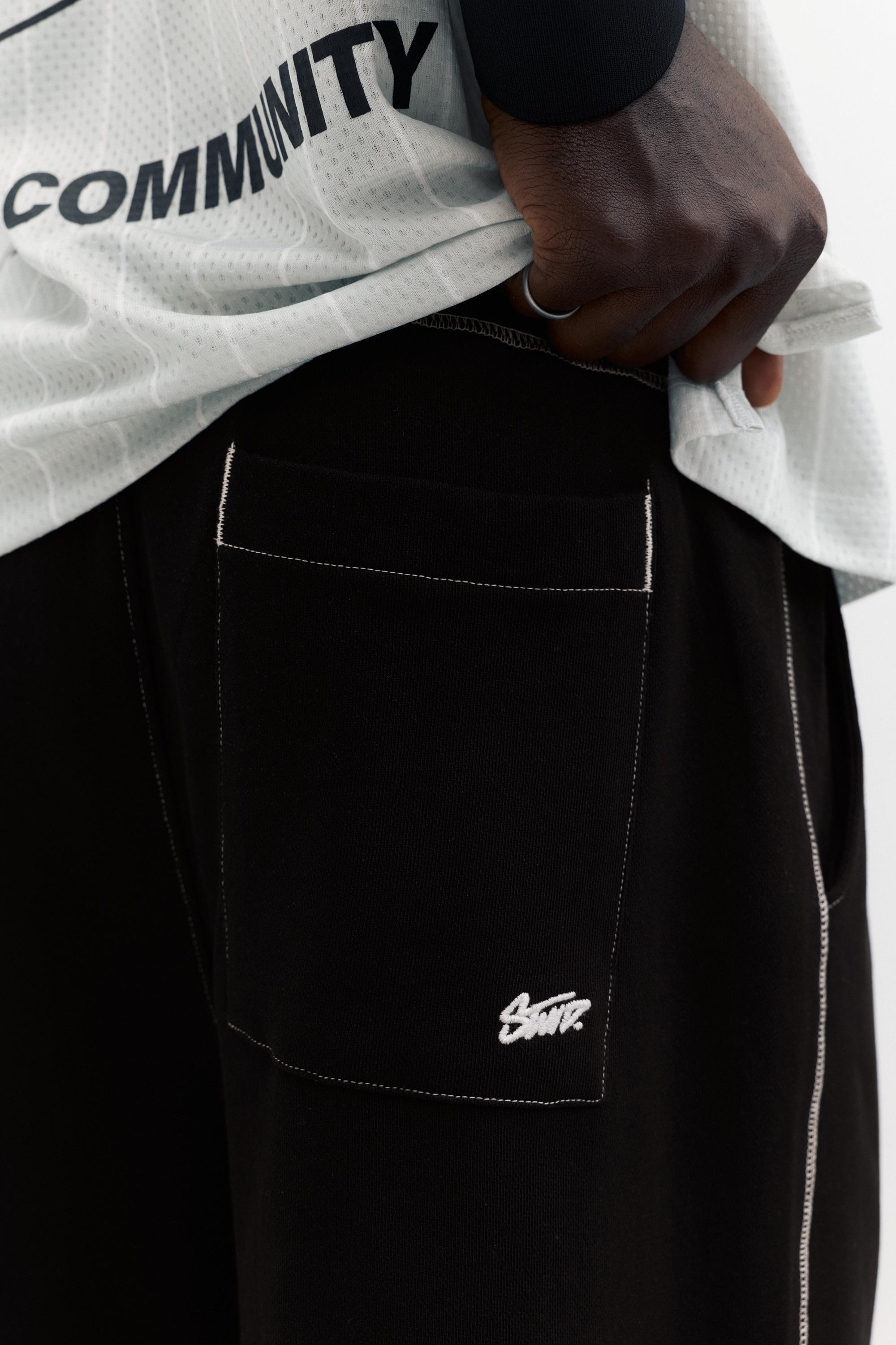 STWD jogger Bermuda shorts with seams — Black