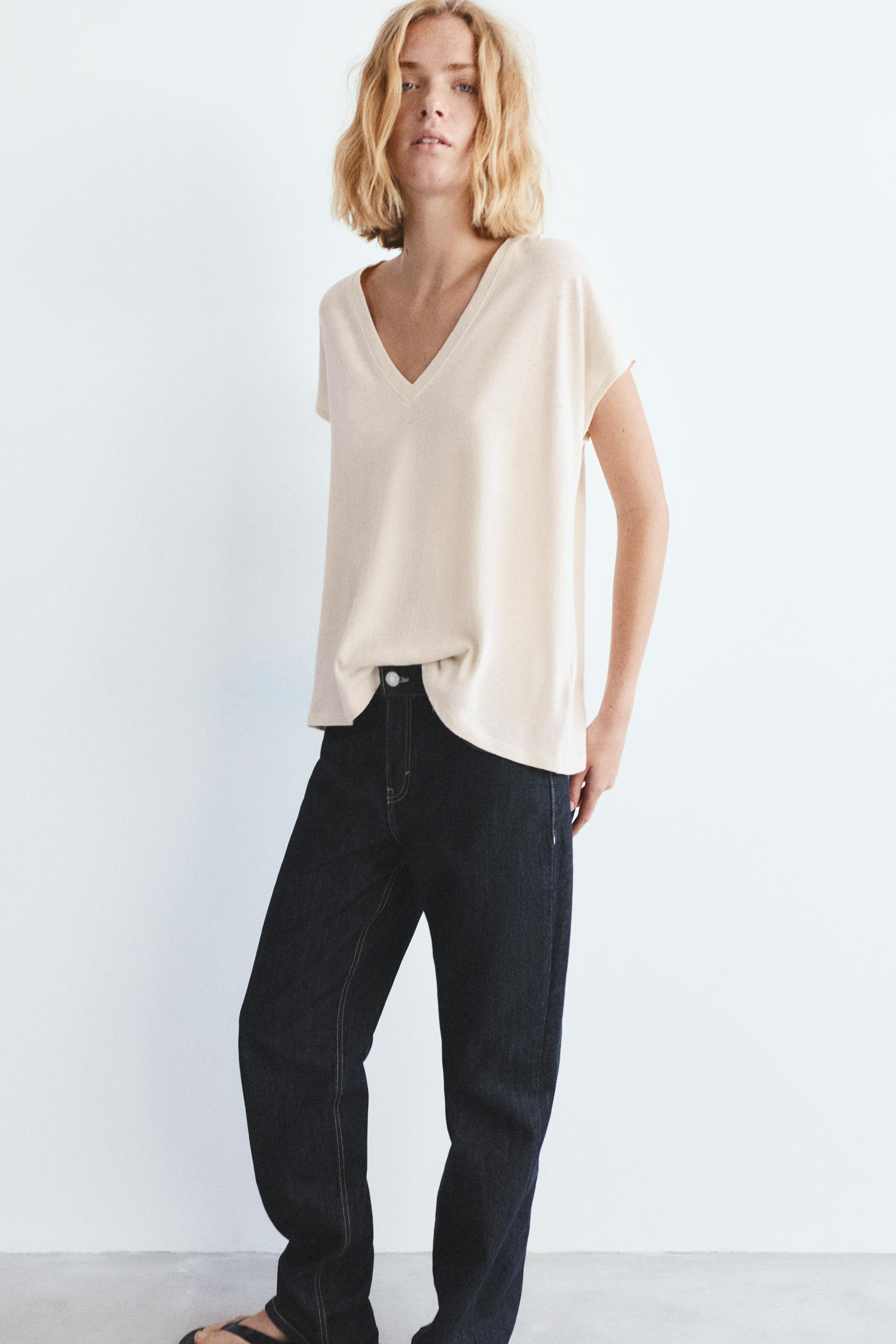 V-neck linen T-shirt — Light beige