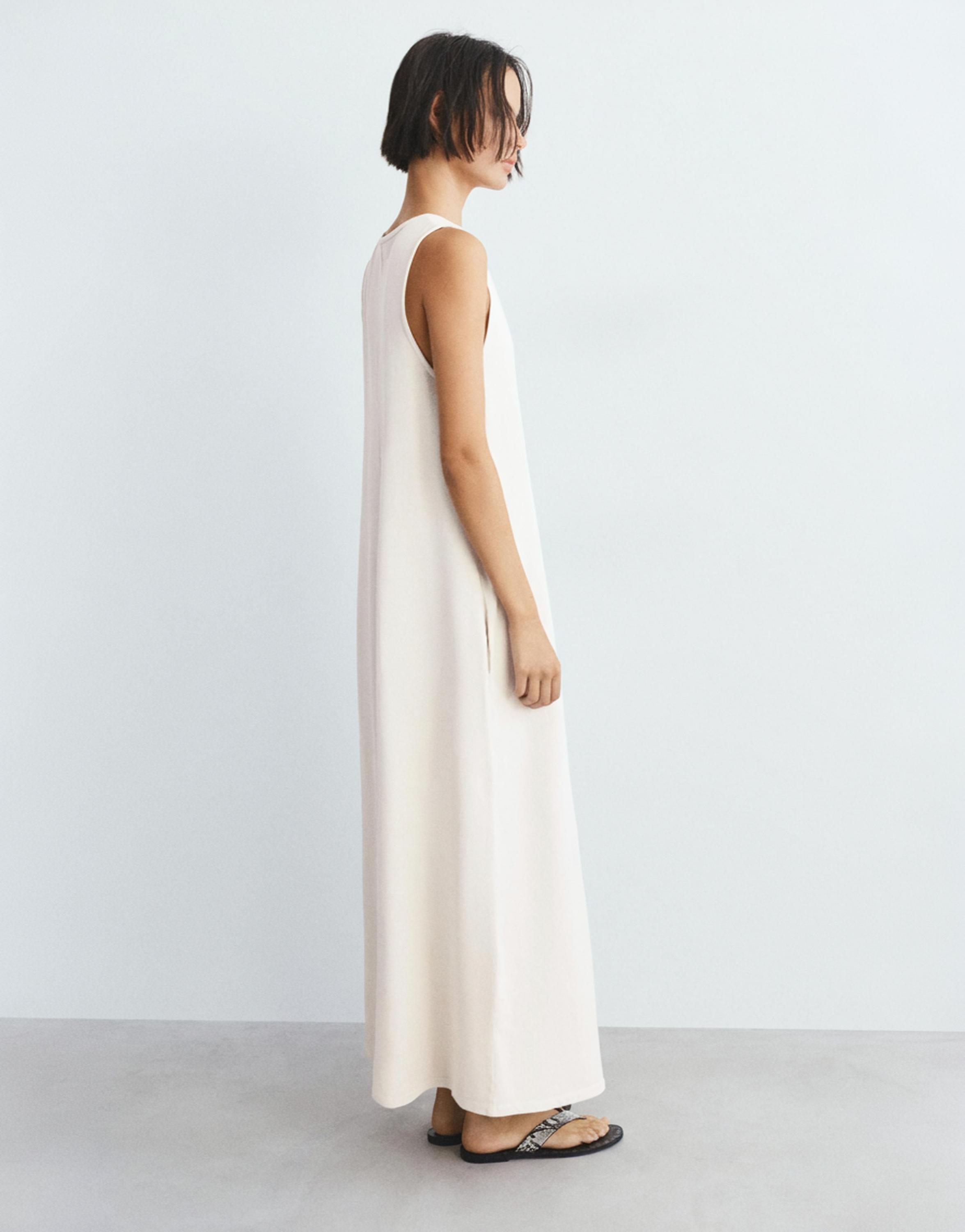 Long sleeveless dress — Light camel