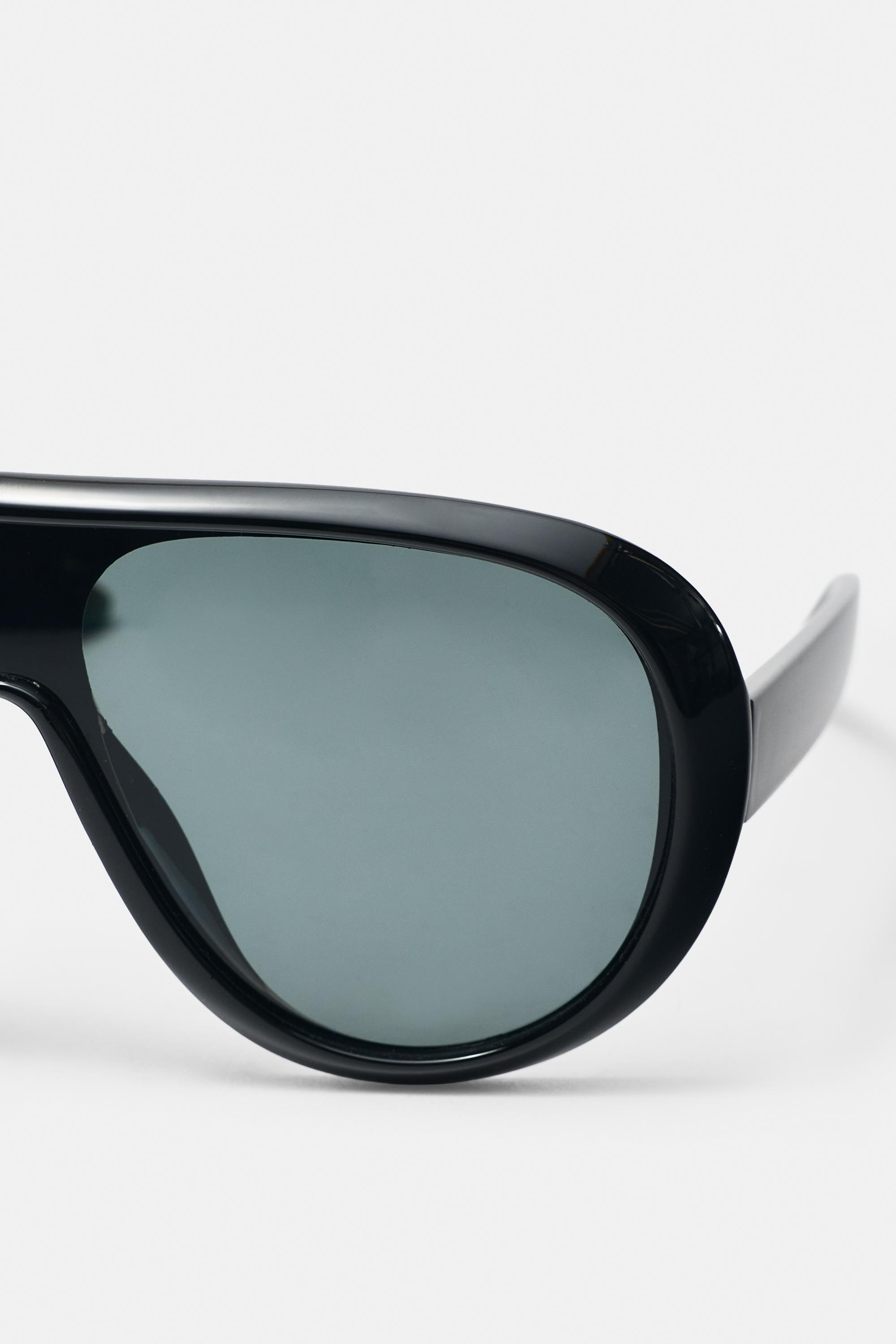 Resin aviator sunglasses — Black
