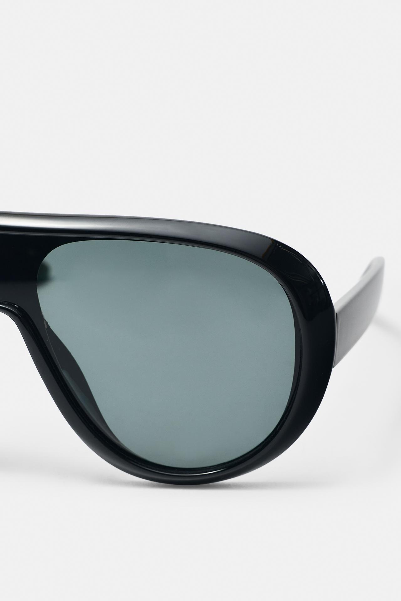 Resin aviator sunglasses — Black