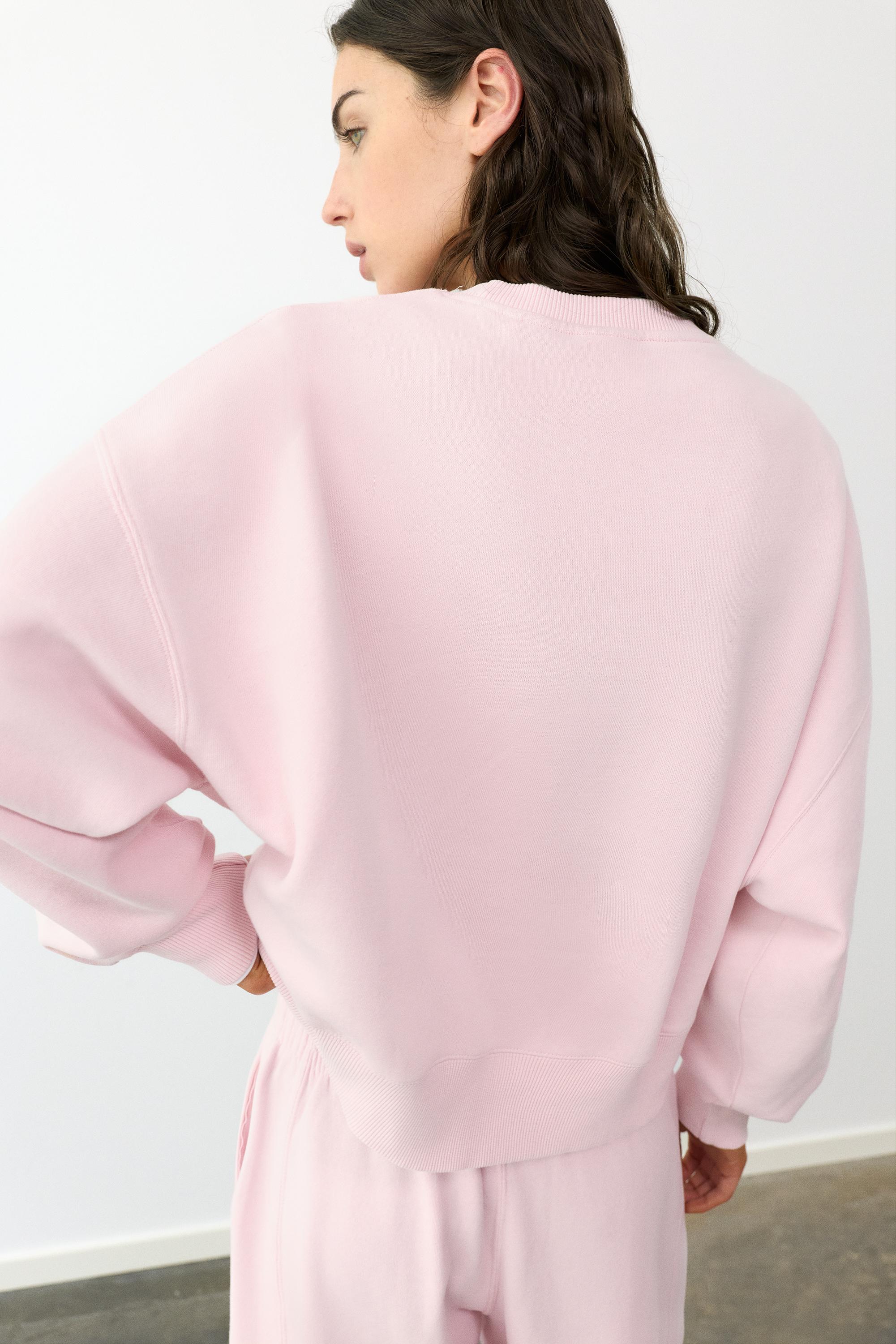 Round neck sweatshirt — Pastel pink