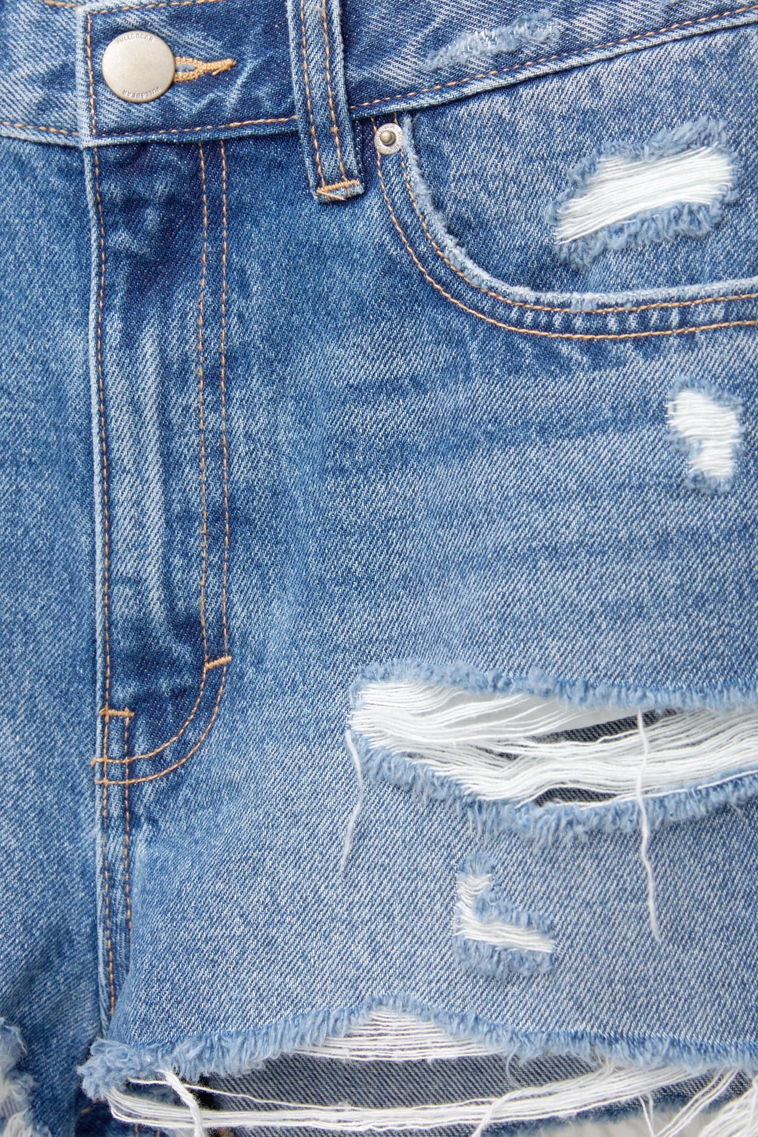 Denim shorts with frayed hems — Medium blue