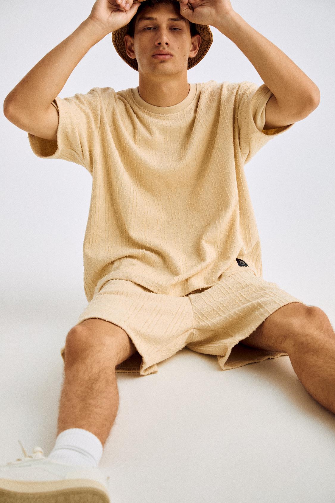T-Shirt mit Strukturmuster - PULL&BEAR