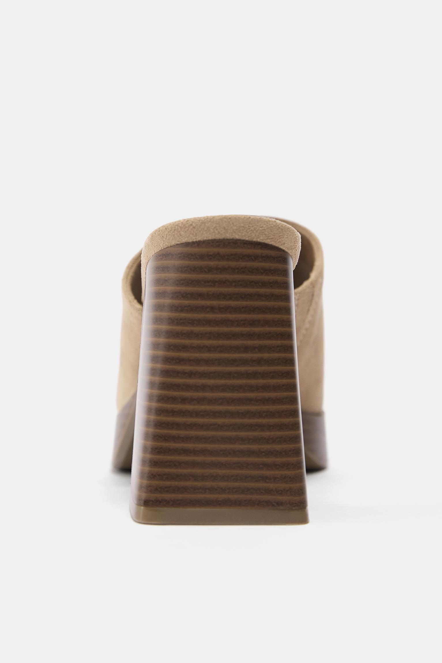 Heeled clogs — Brown