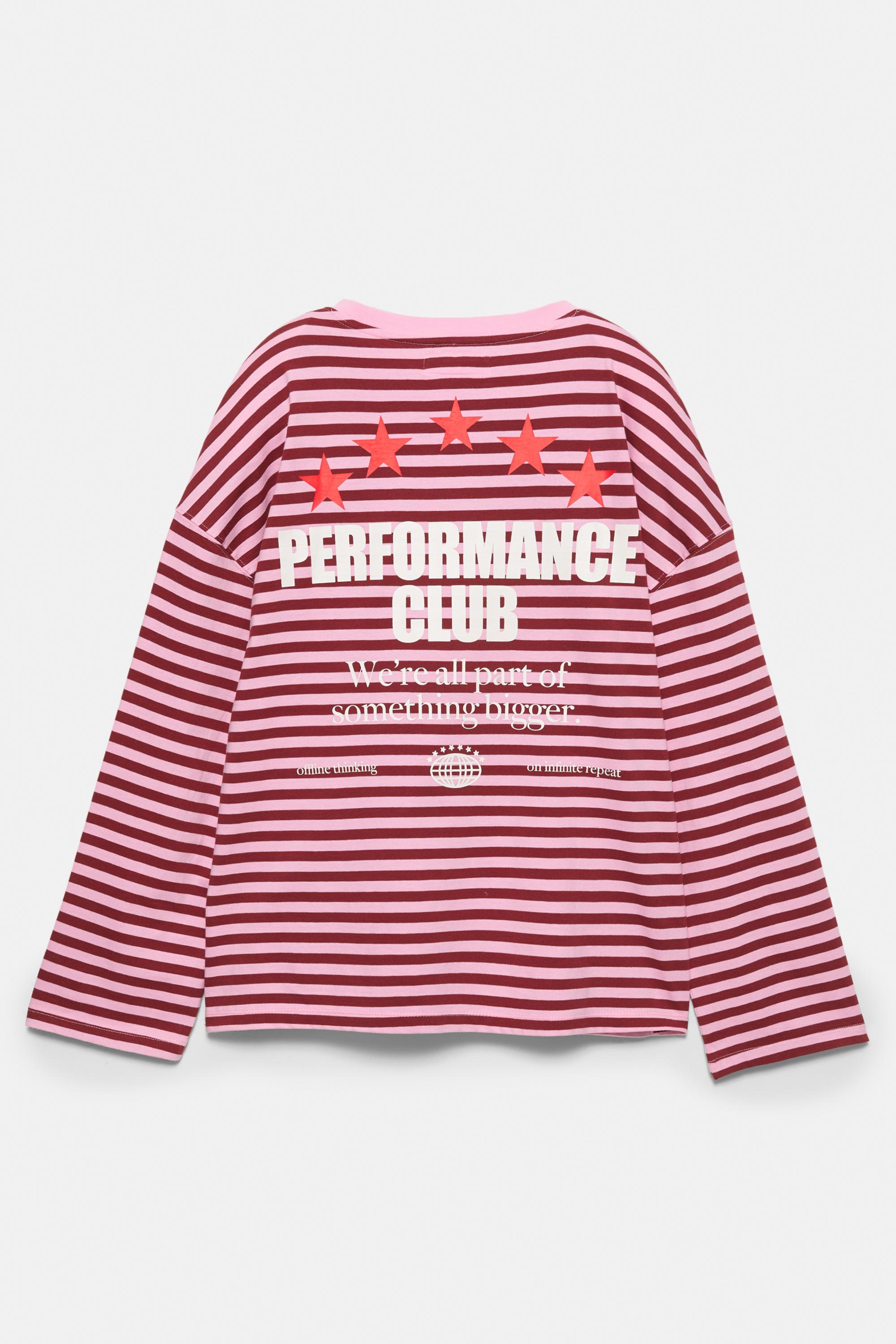 Çizgili, yıldızlı ve yazılı tişört