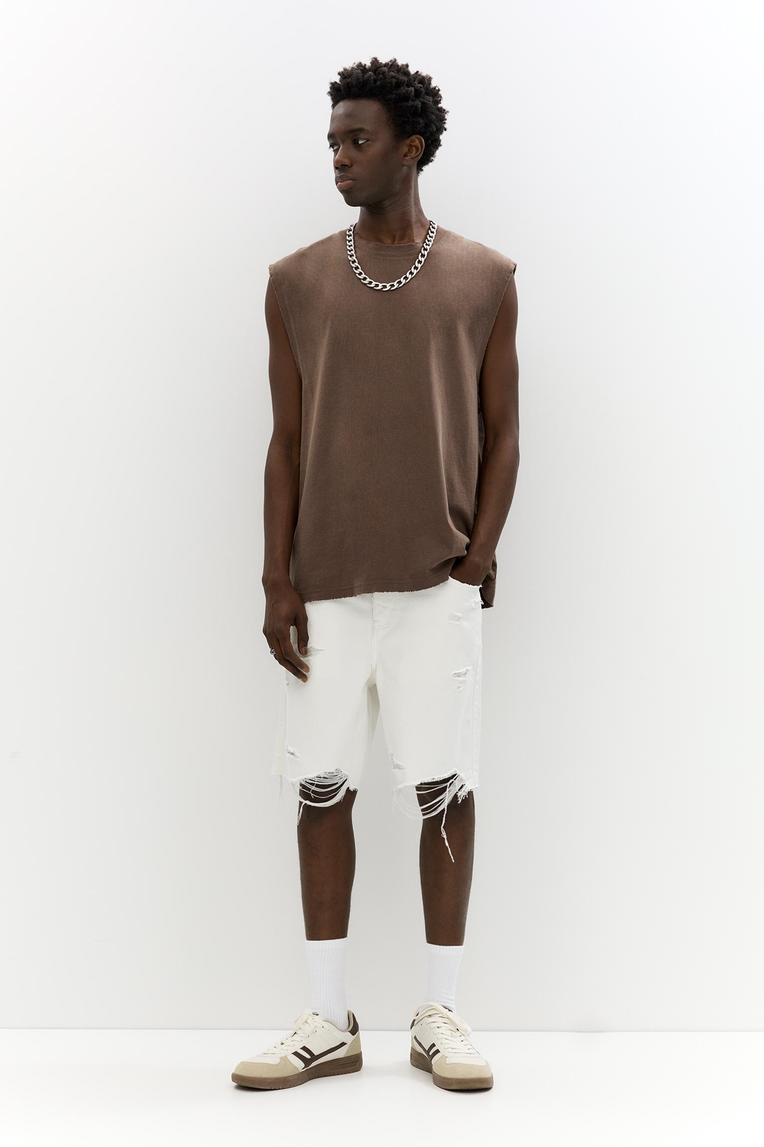 Gerade Geschnittene Jeans-Bermudashorts Mit Rissen