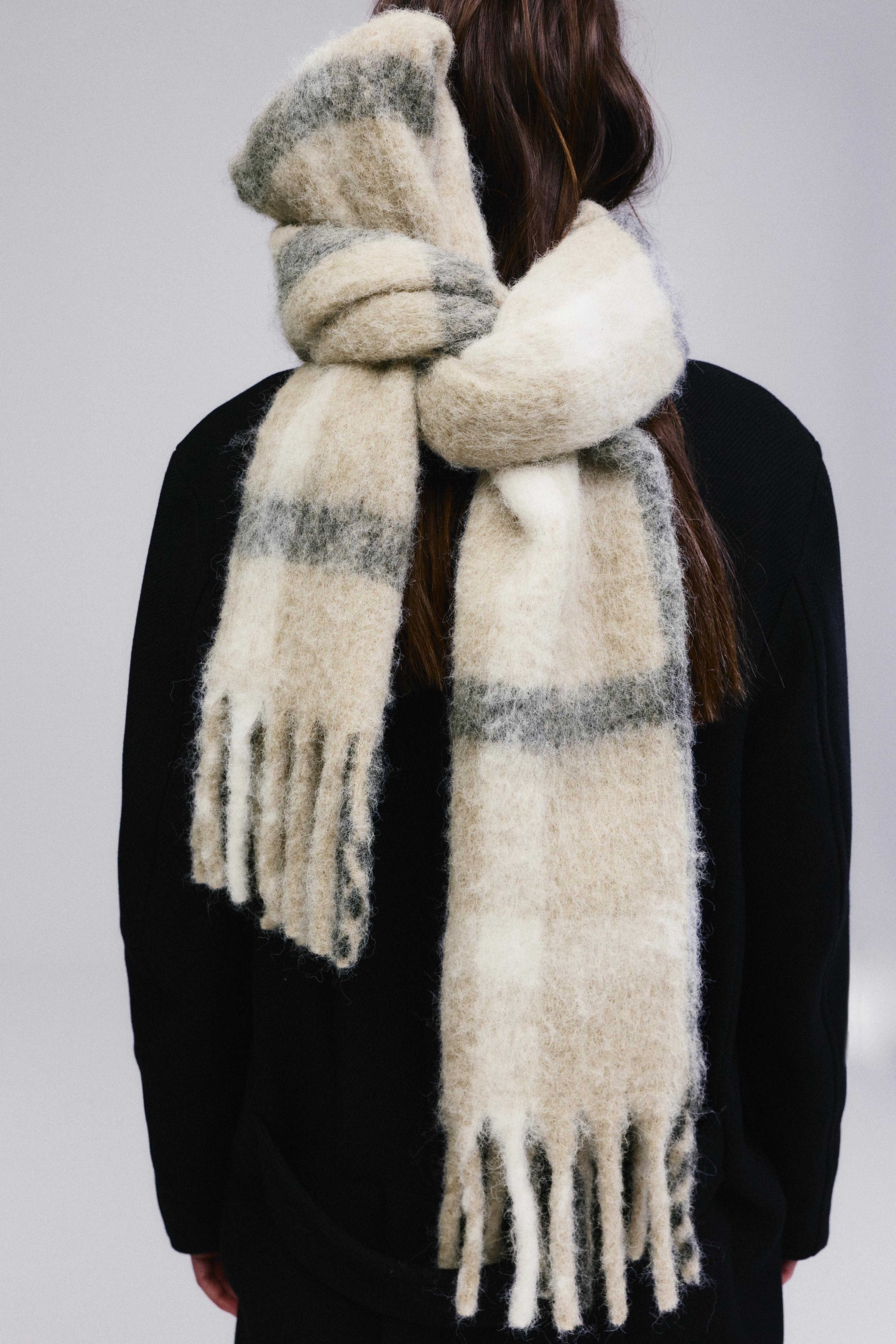 Soft touch check scarf — Black