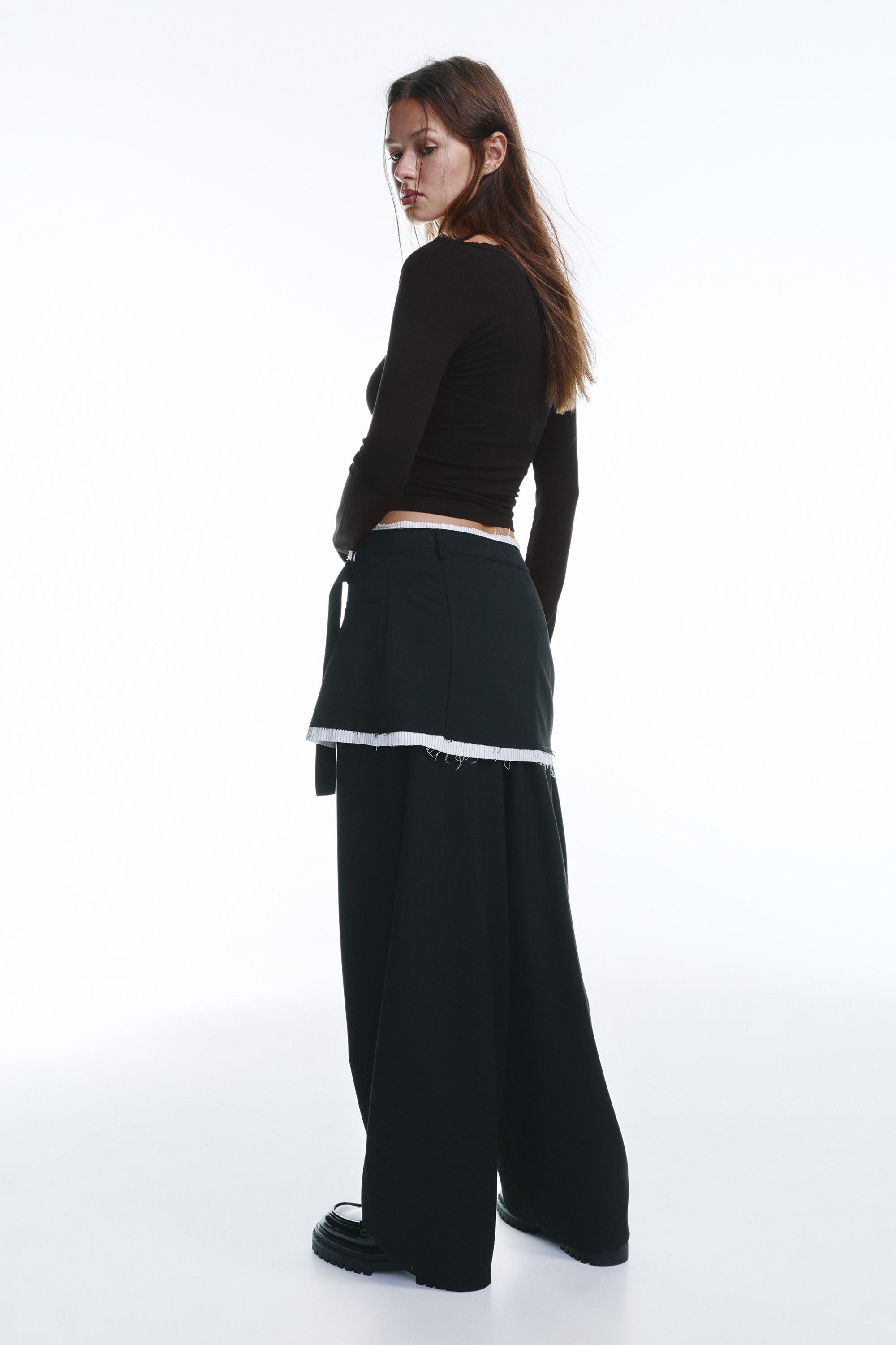 Lace trim neckline T-shirt — Black