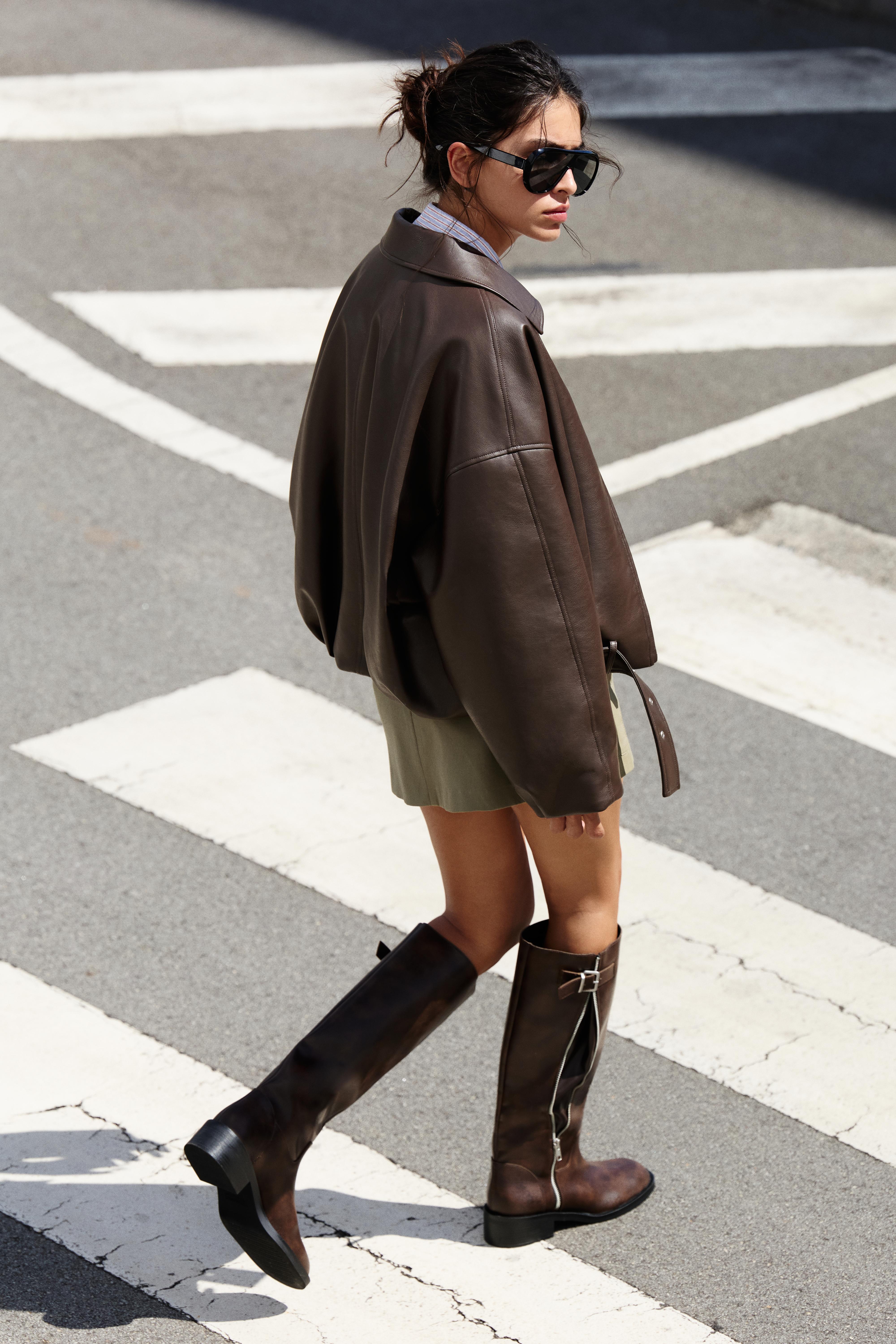 High-leg boots with decorative zip — Brown
