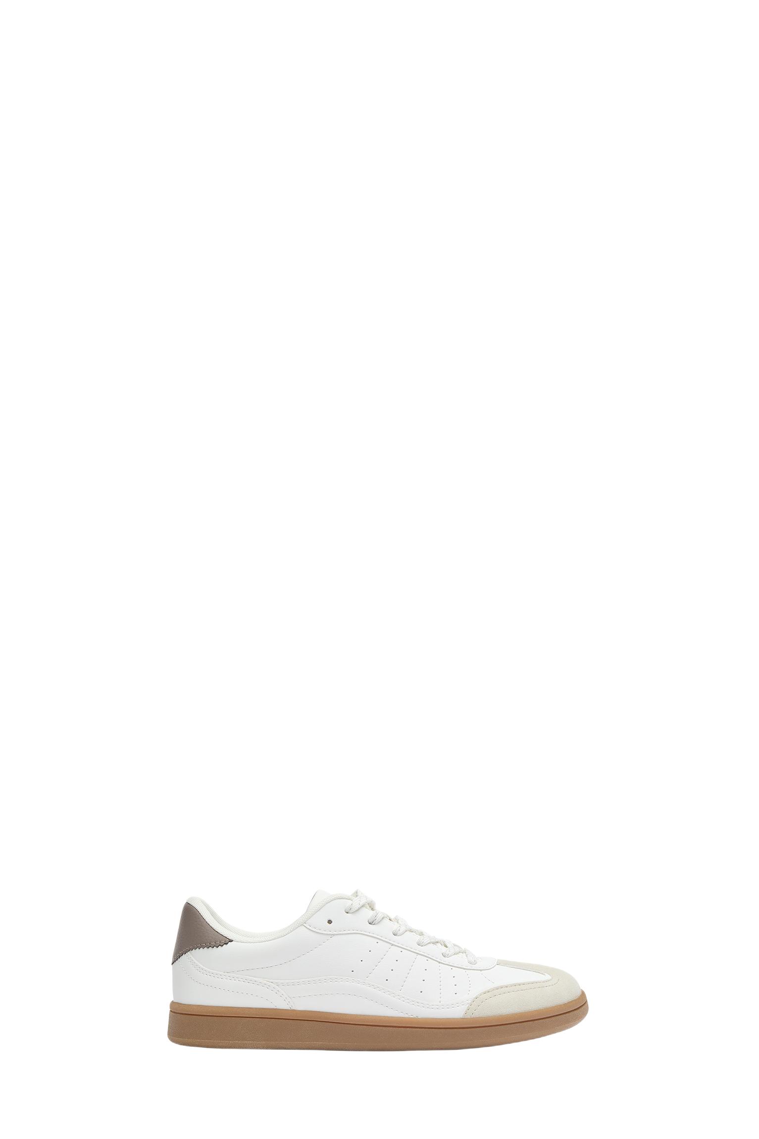 Casual trainers — White