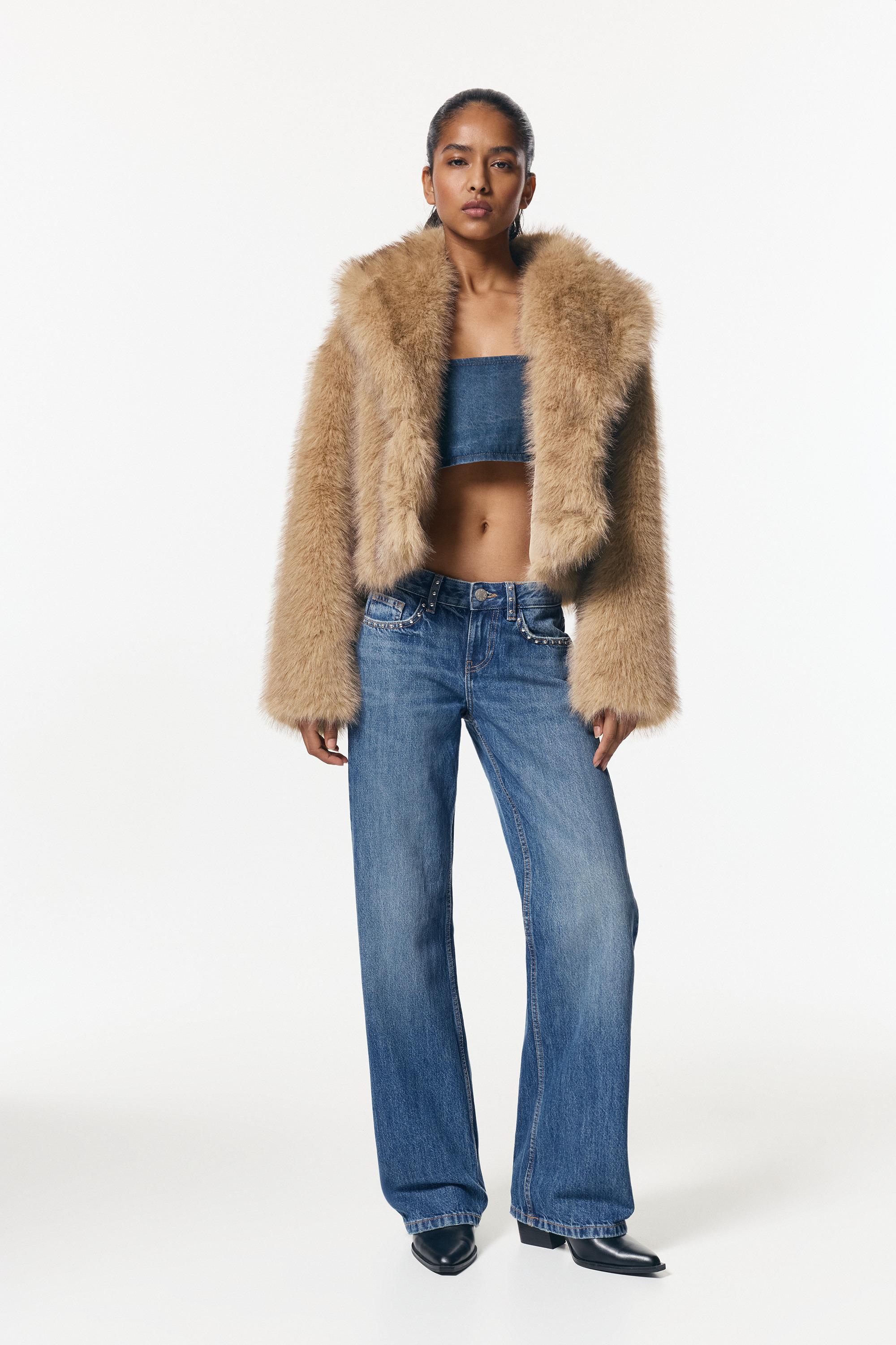 Jeans Direitos Com Tachas De Estrela