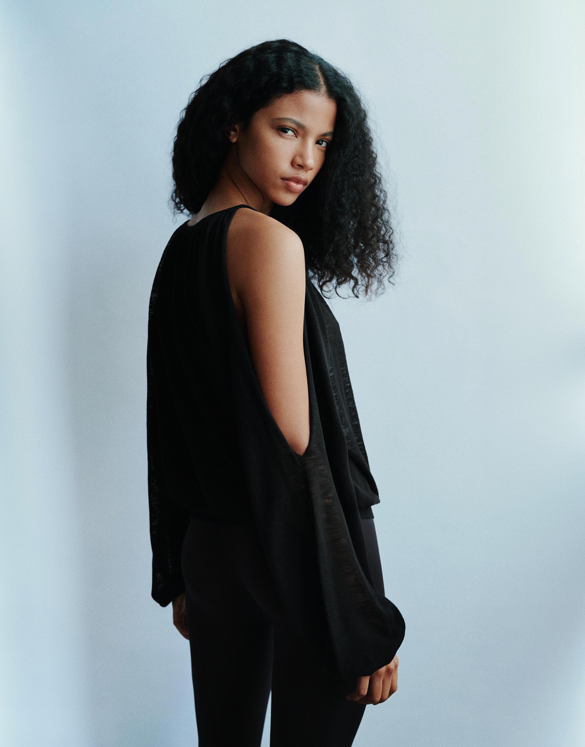 Fine knit cut-out top — Black