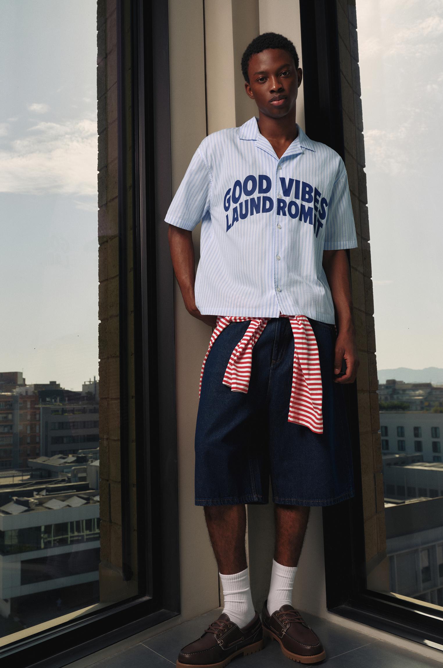 Striped short sleeve shirt with text — Grey/Blue