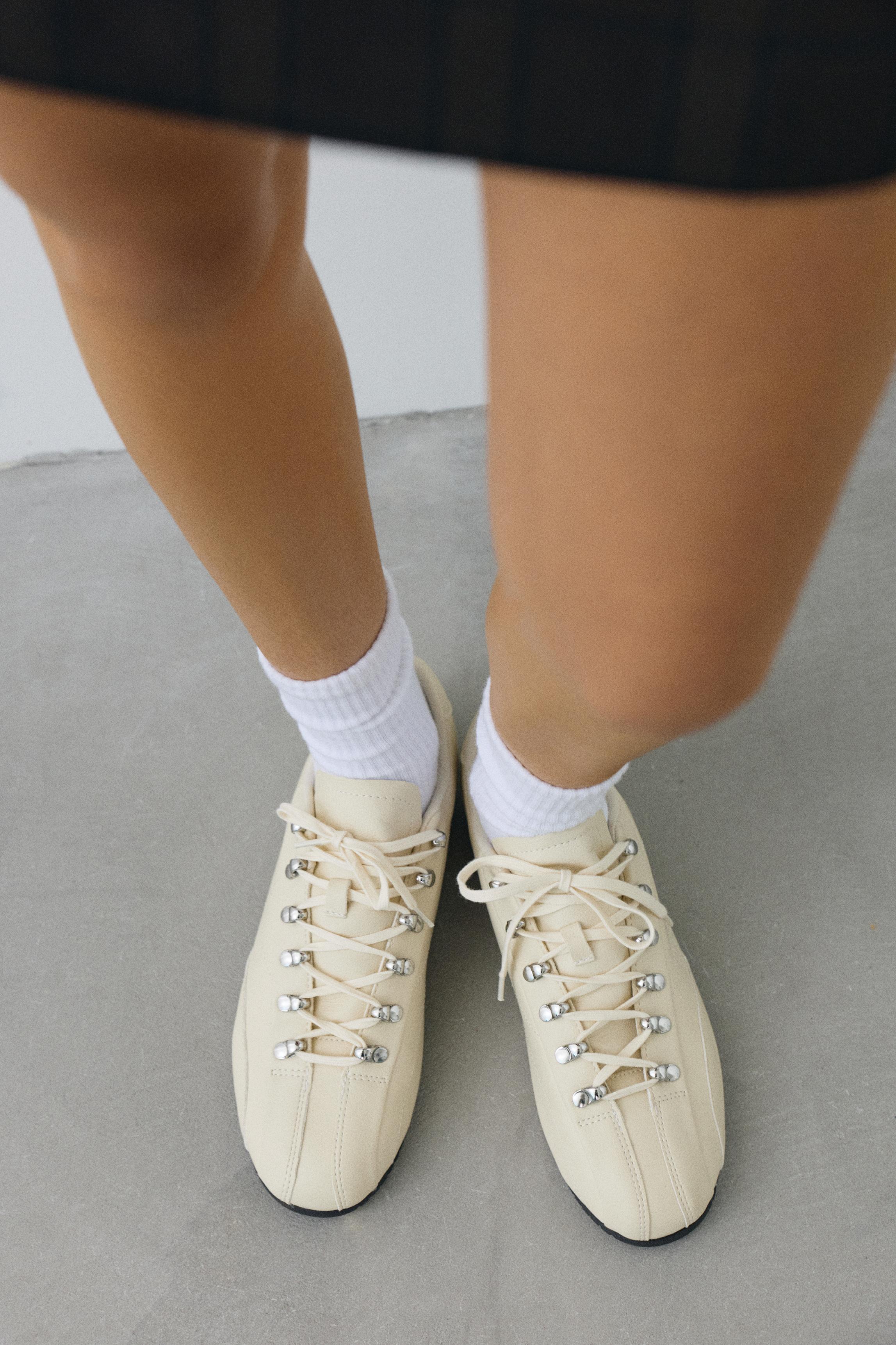 Bowling trainers — Ecru