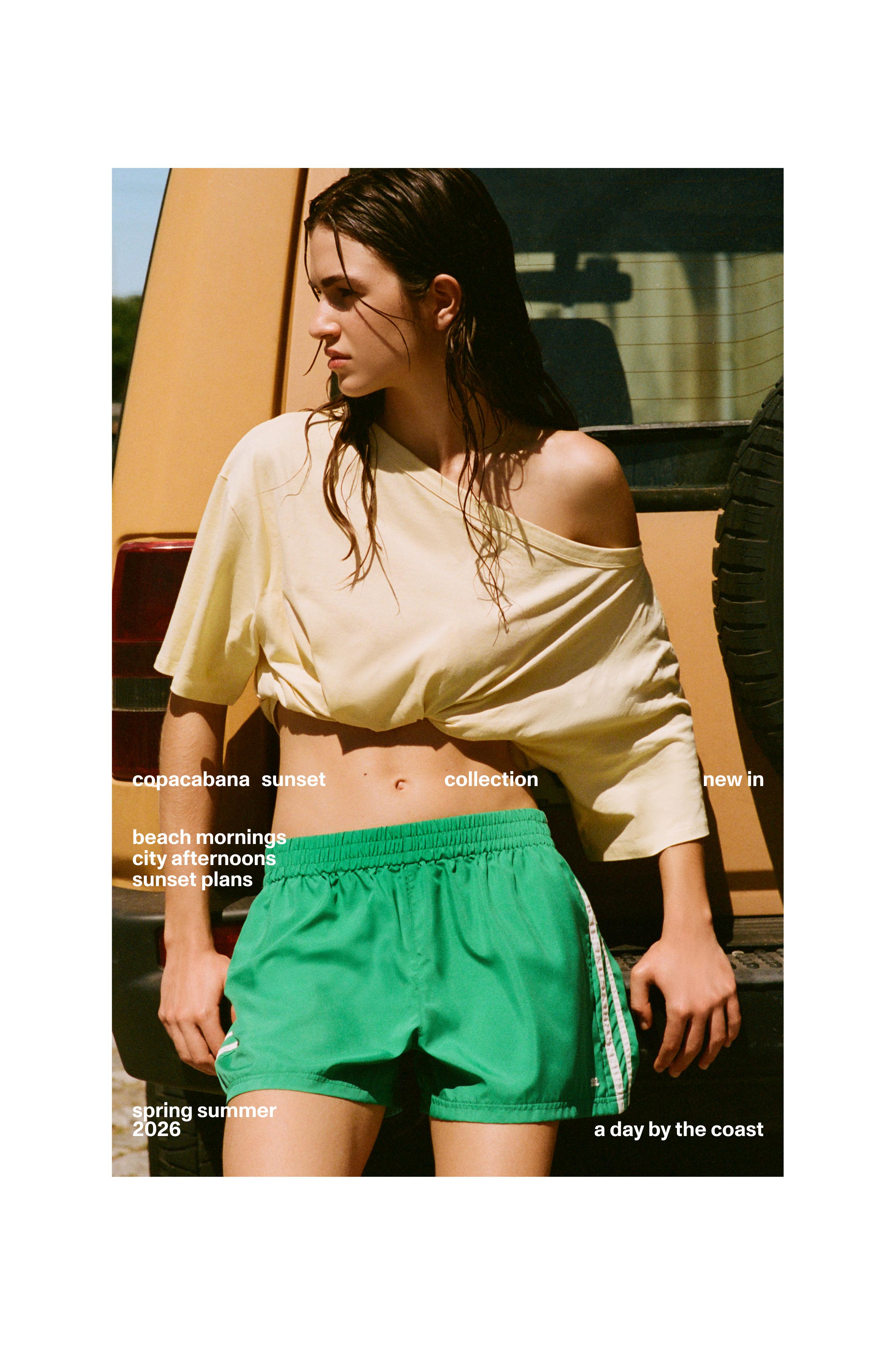 Sporty Bermuda shorts with side stripes — Green