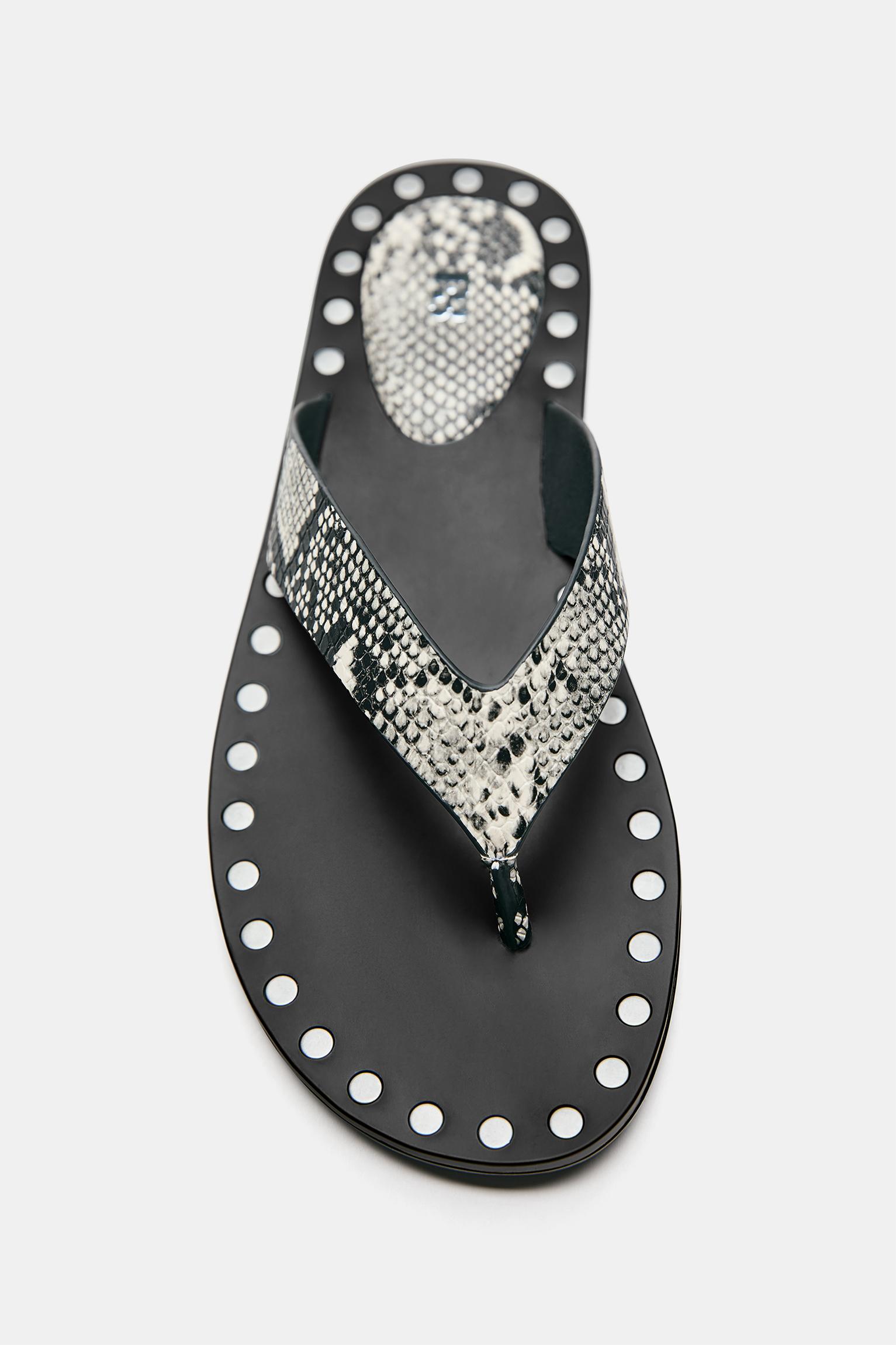 Flat studded sandals — Contrast
