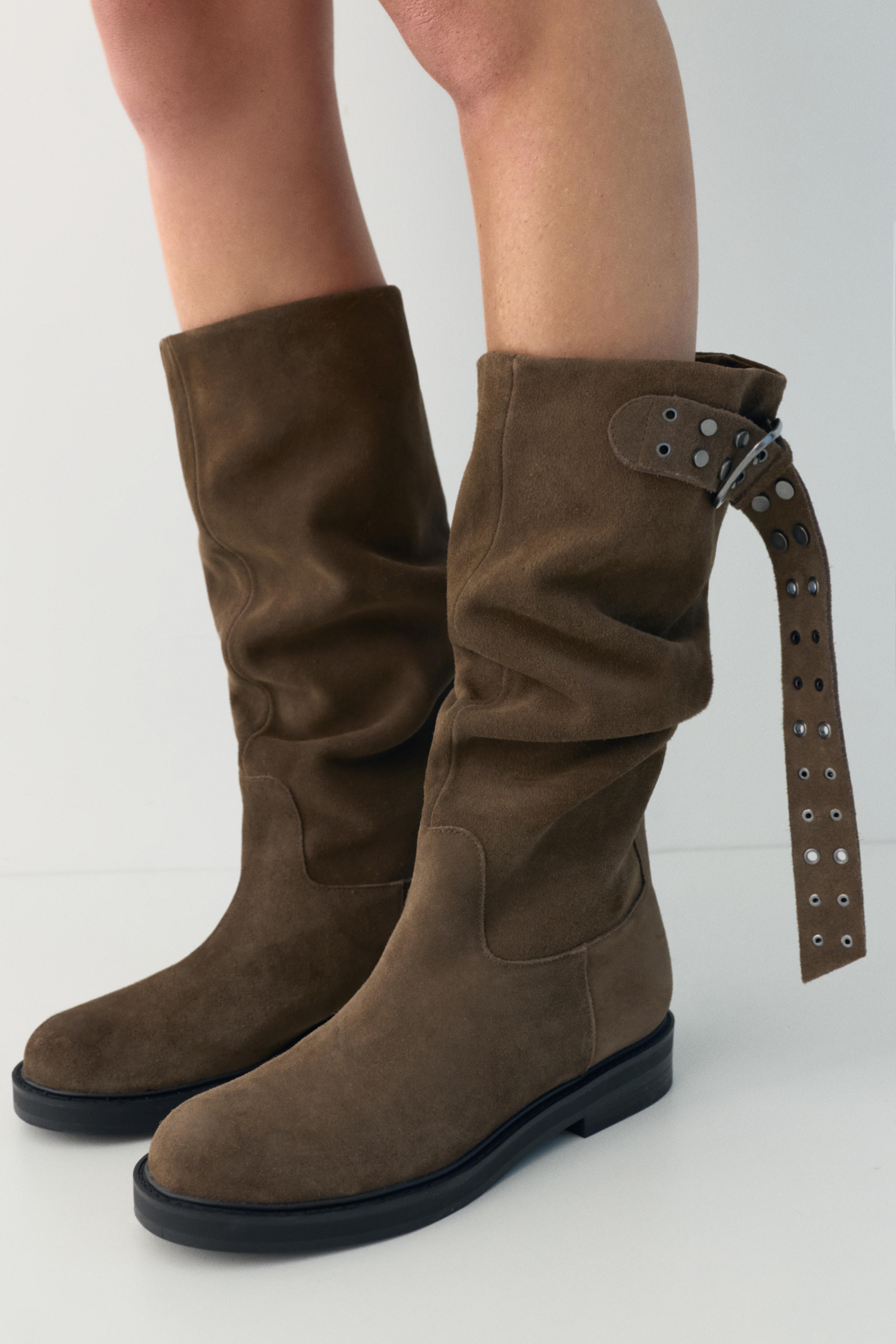 Tall leather buckle boots — Taupe