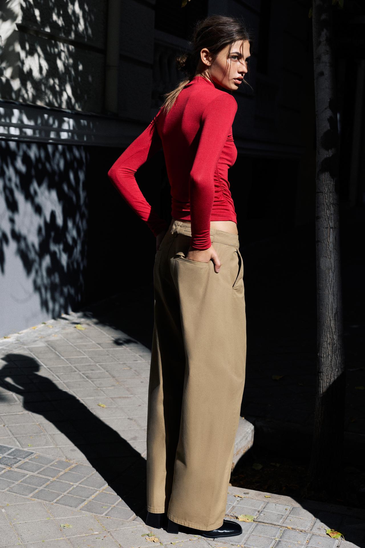 Red top with gathered sides — 0-964