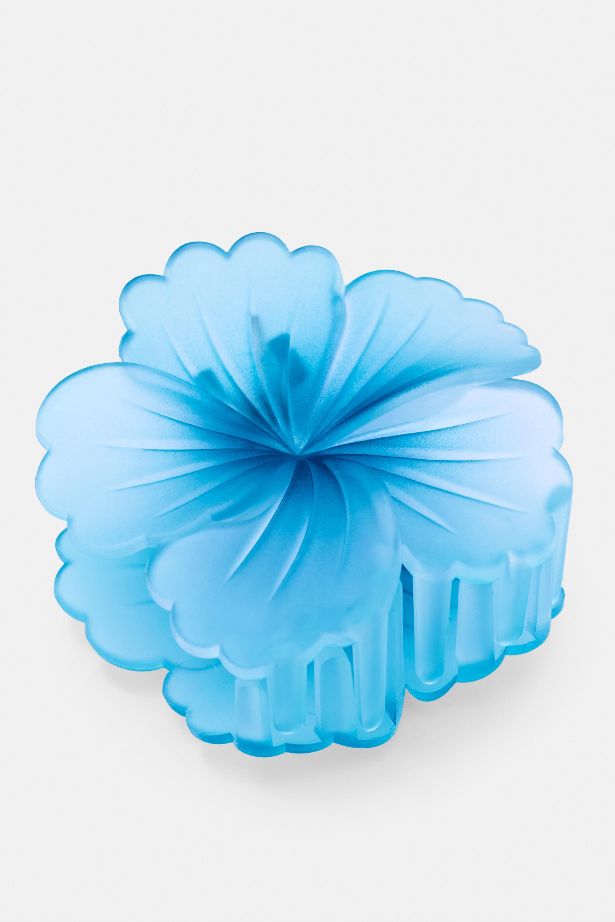 Flower hair clip — Pale blue