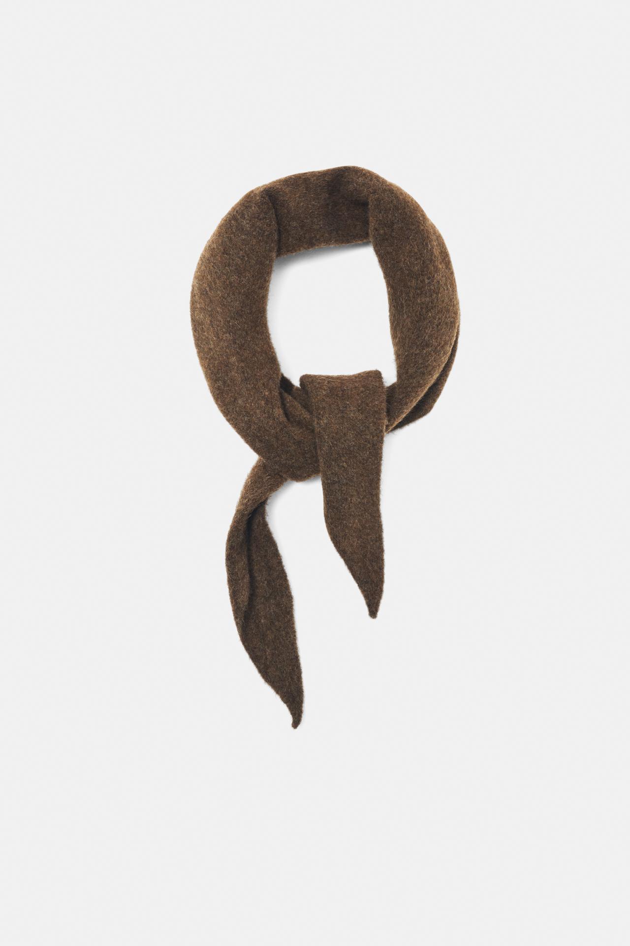 Knit triangle scarf — Brown
