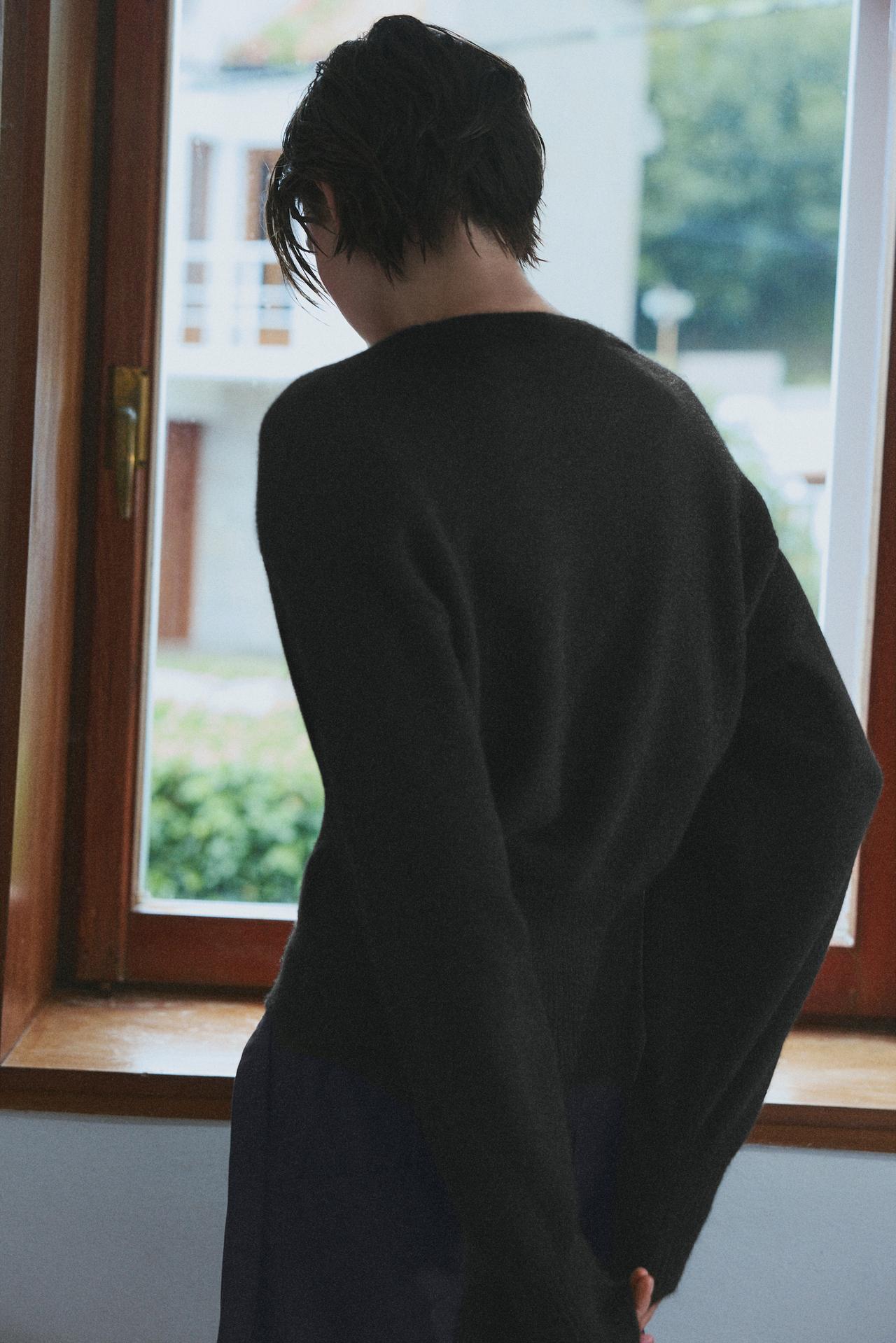 Jumper with padded shoulders — Black