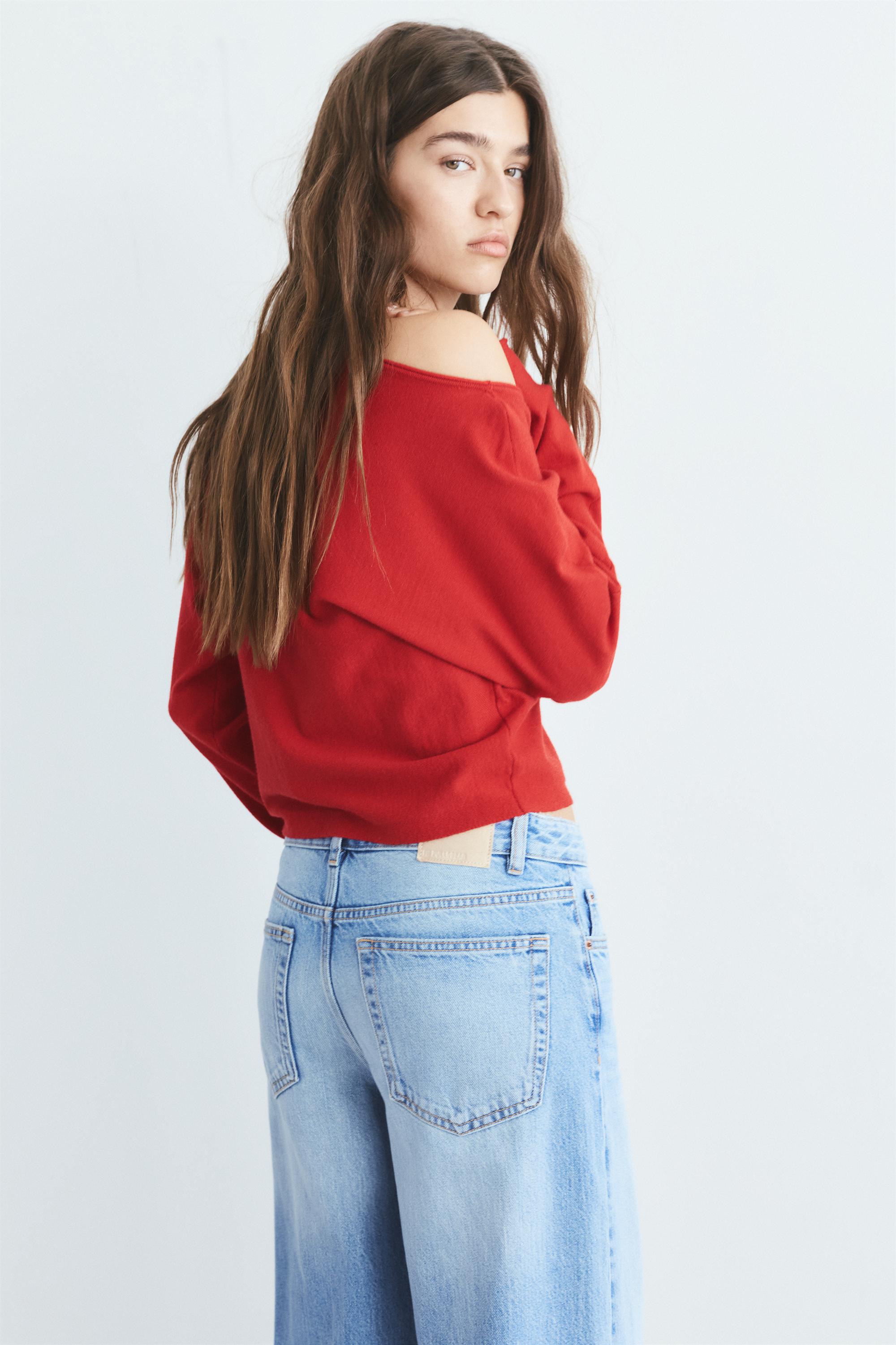 Asymmetric jumper — Red