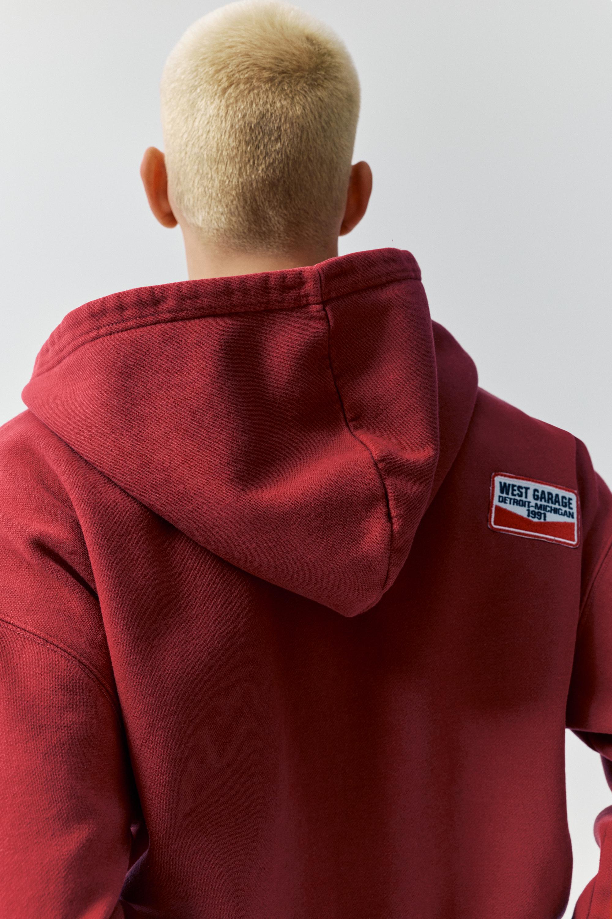 Fermuarlı yamalı kapüşonlu sweatshirt - Görsel 14