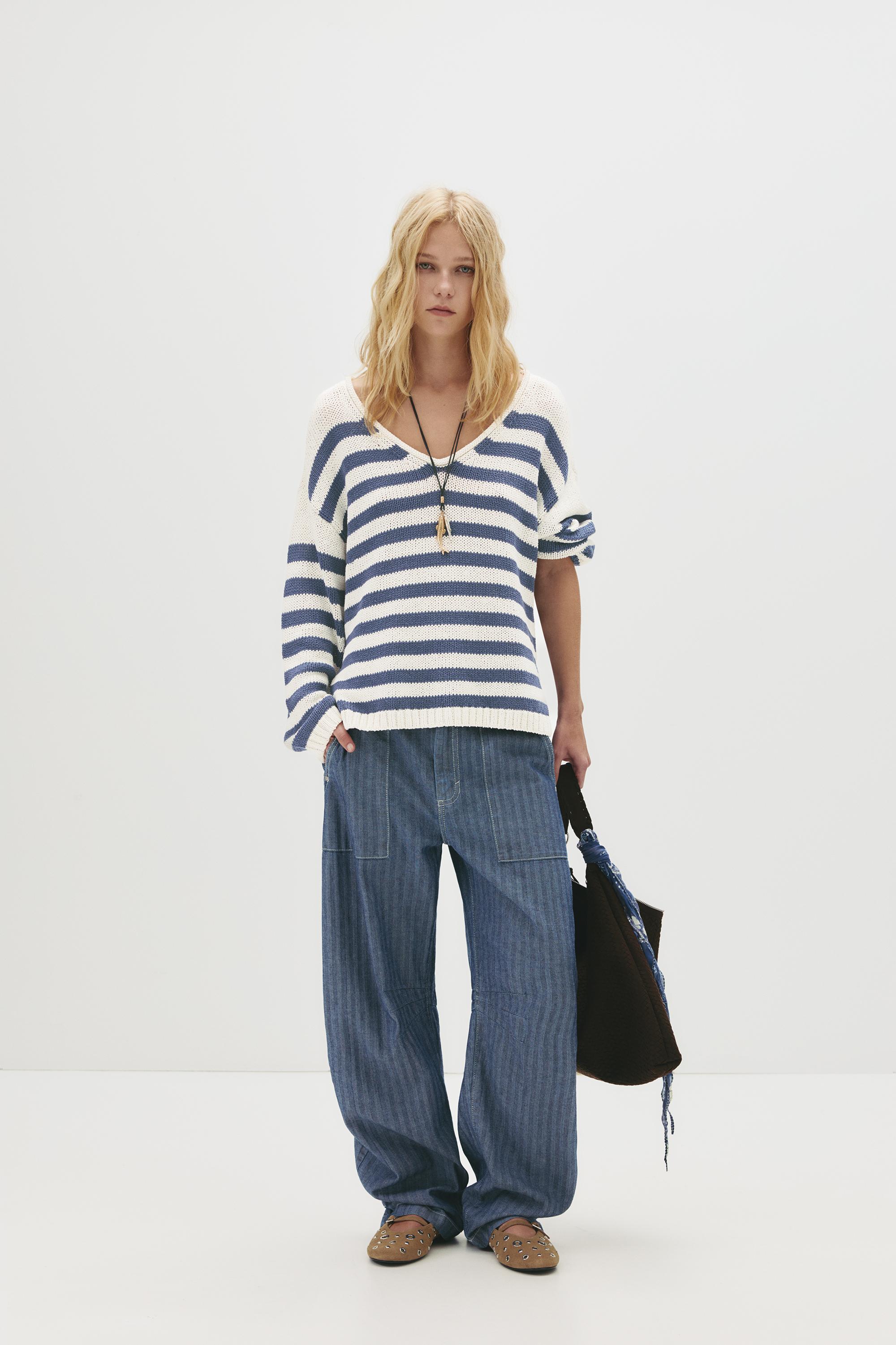 Pull À Rayures Col En V - Pull&Bear - Modalova