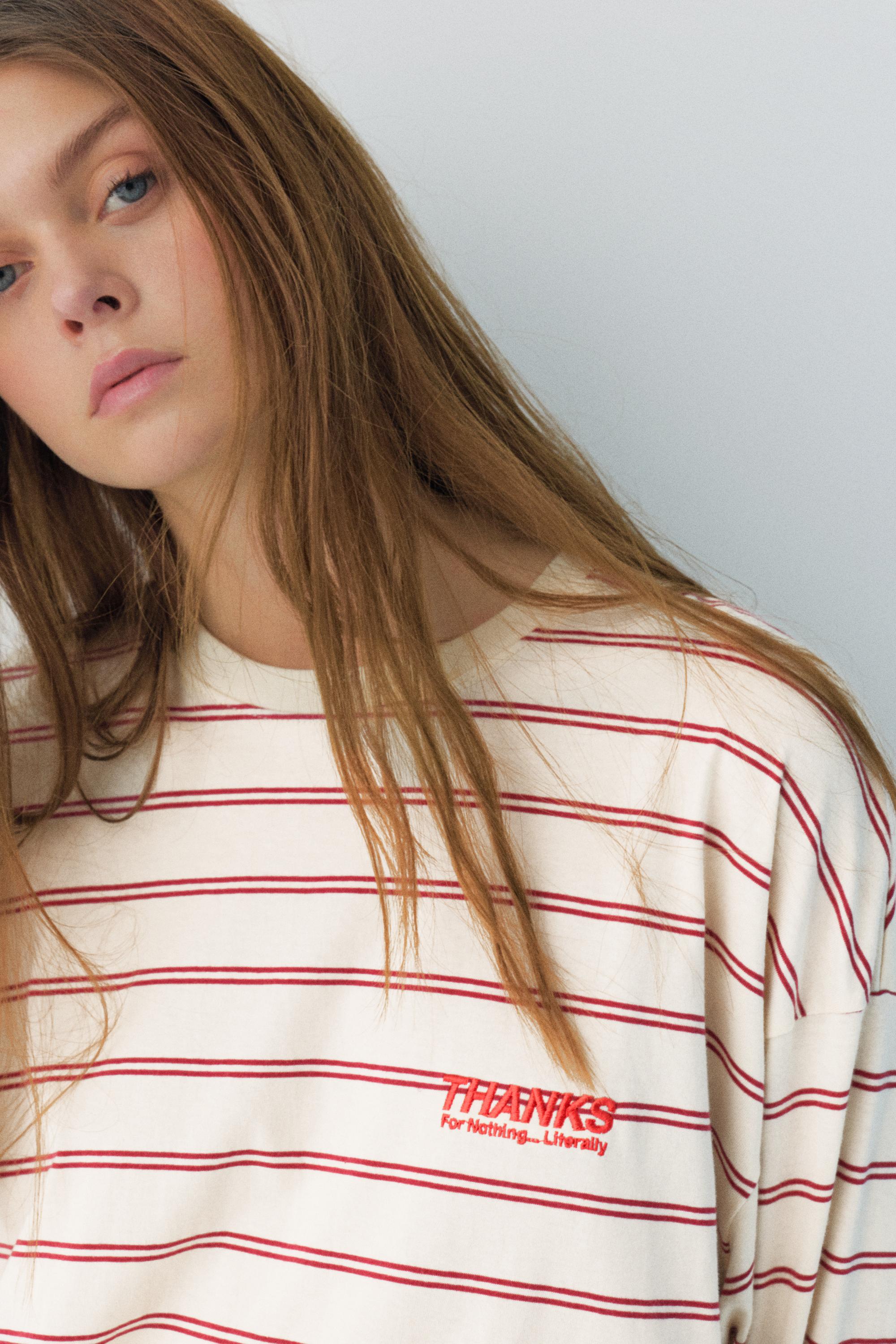 Çizgili ve yazılı t-shirt - Görsel 12