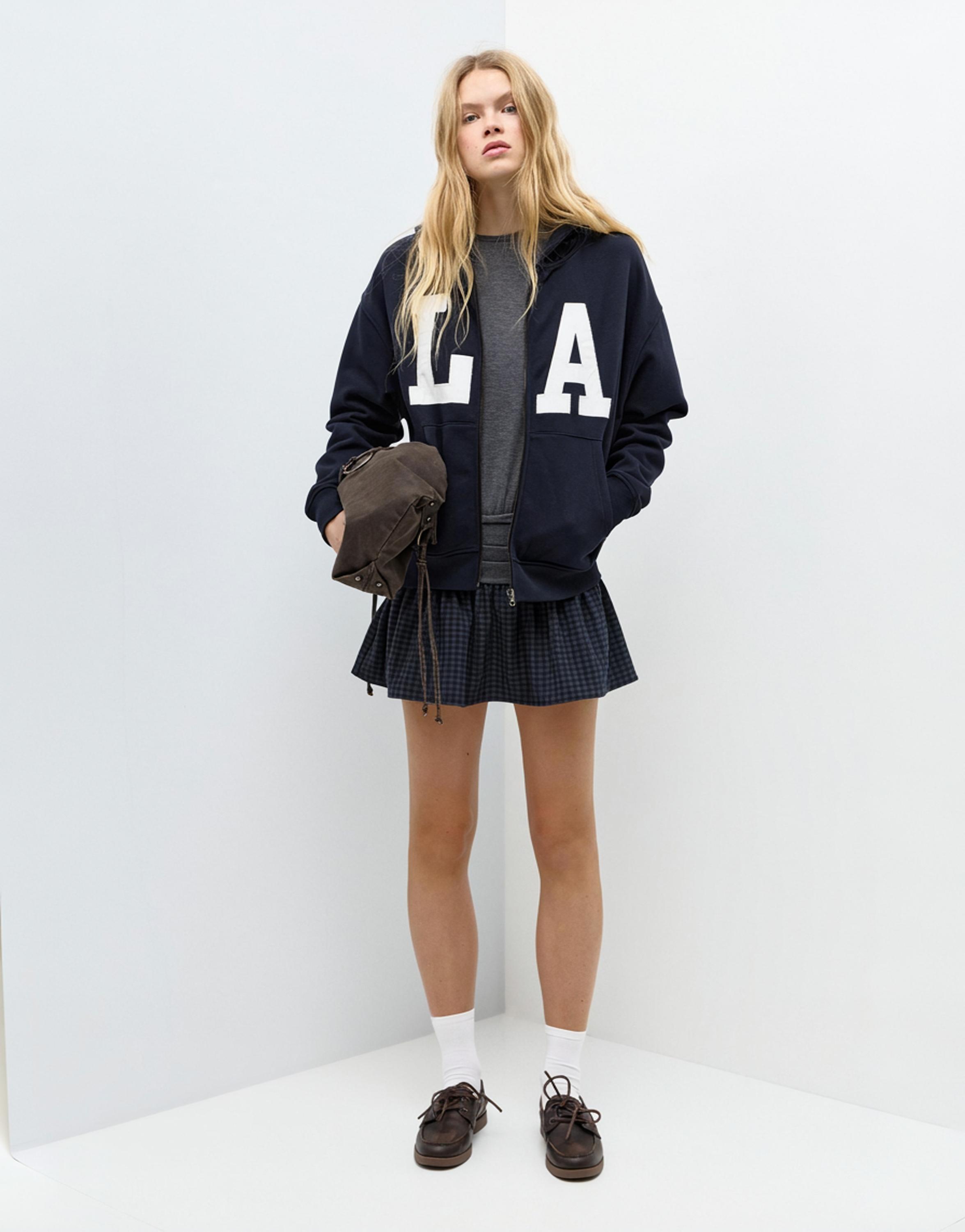 Grafik fermuarlı kapüşonlu sweatshirt - Görsel 10