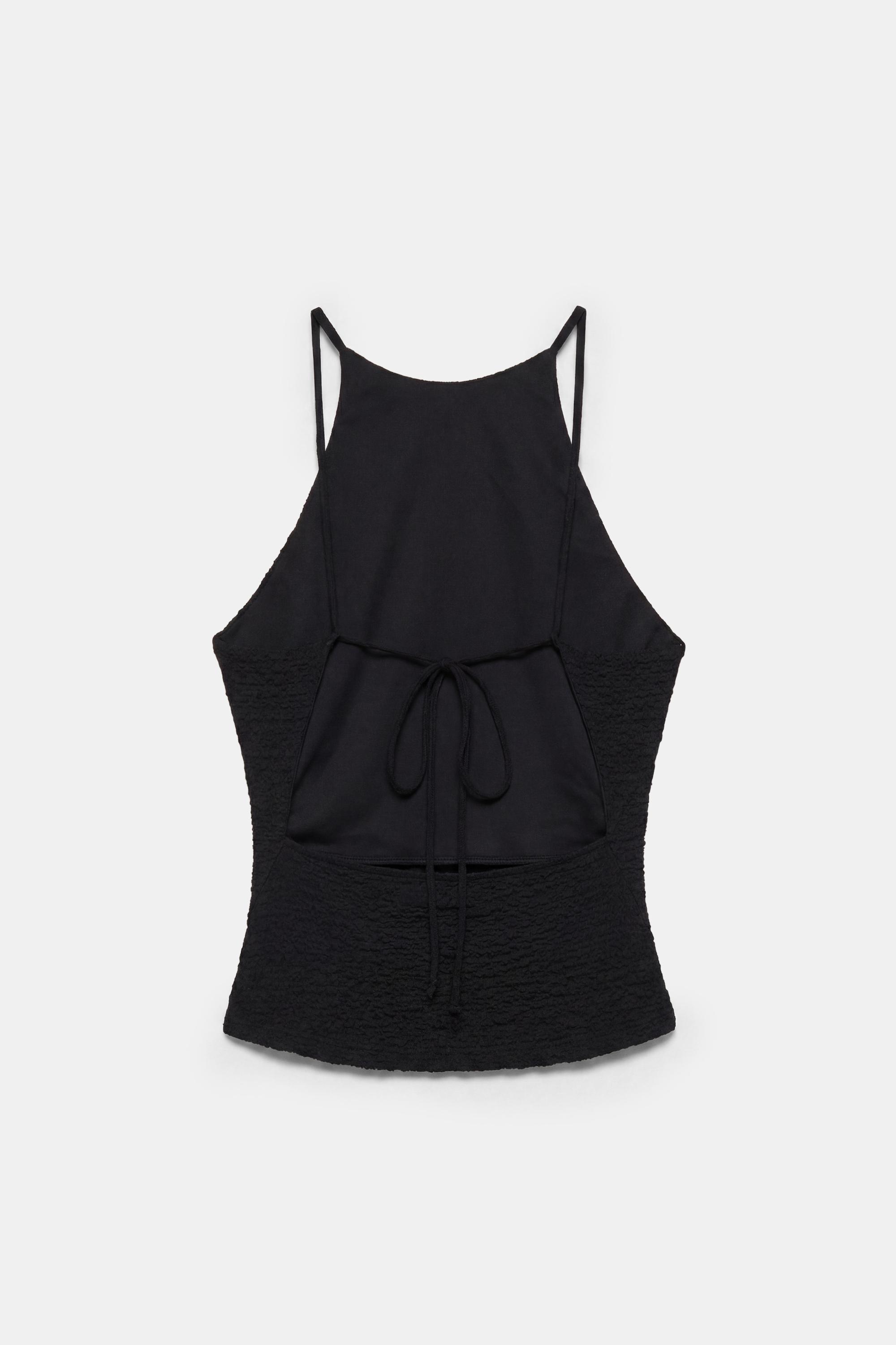 Textured halter top — Black