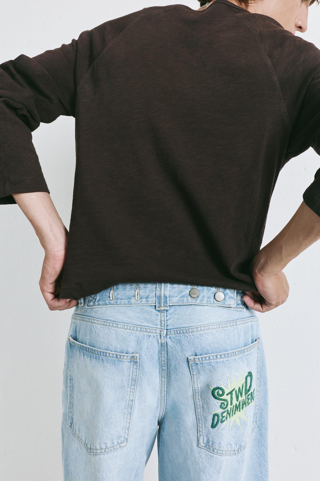 Barrel jeans with embroidered detail — Pale indigo