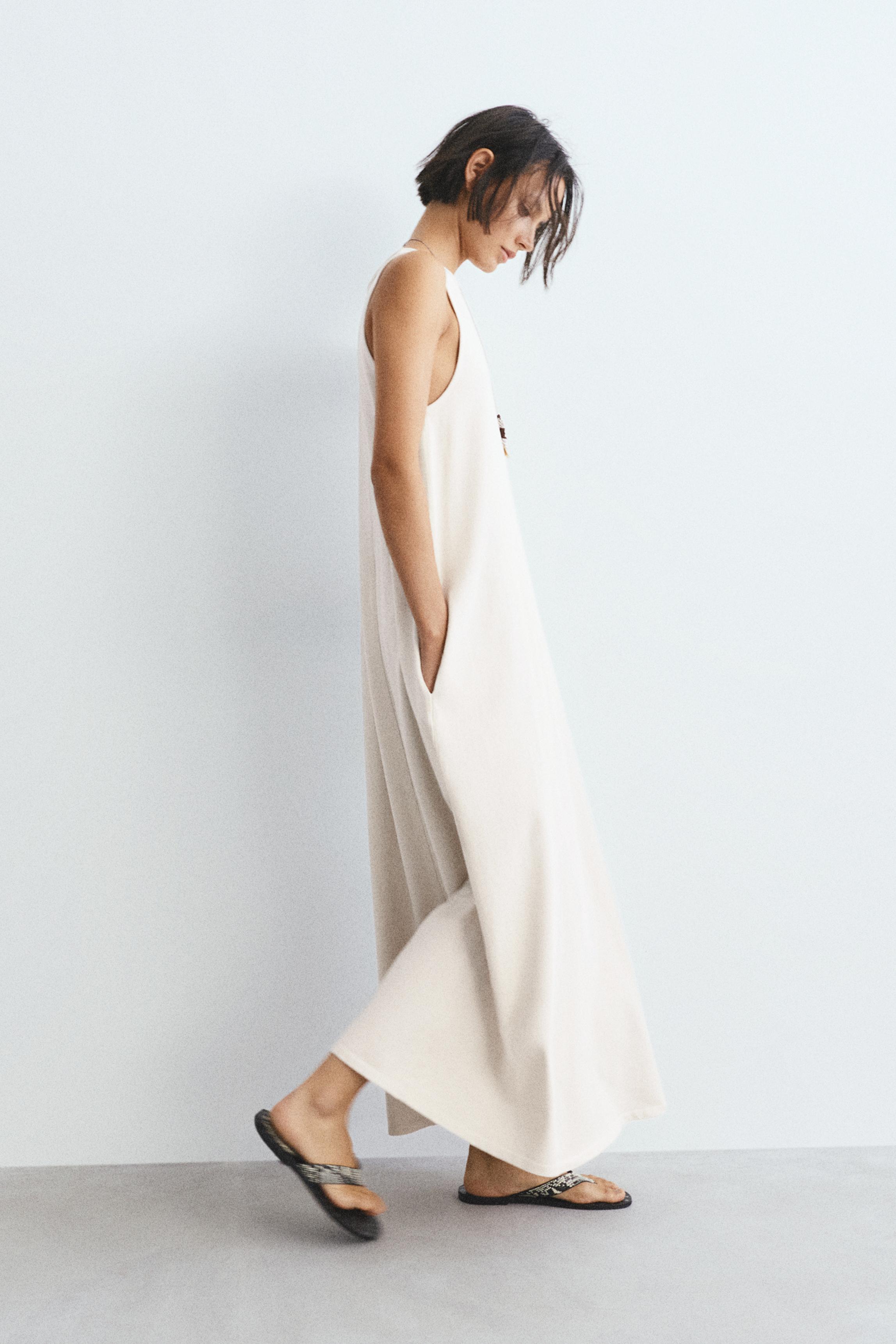Long sleeveless dress — Light camel
