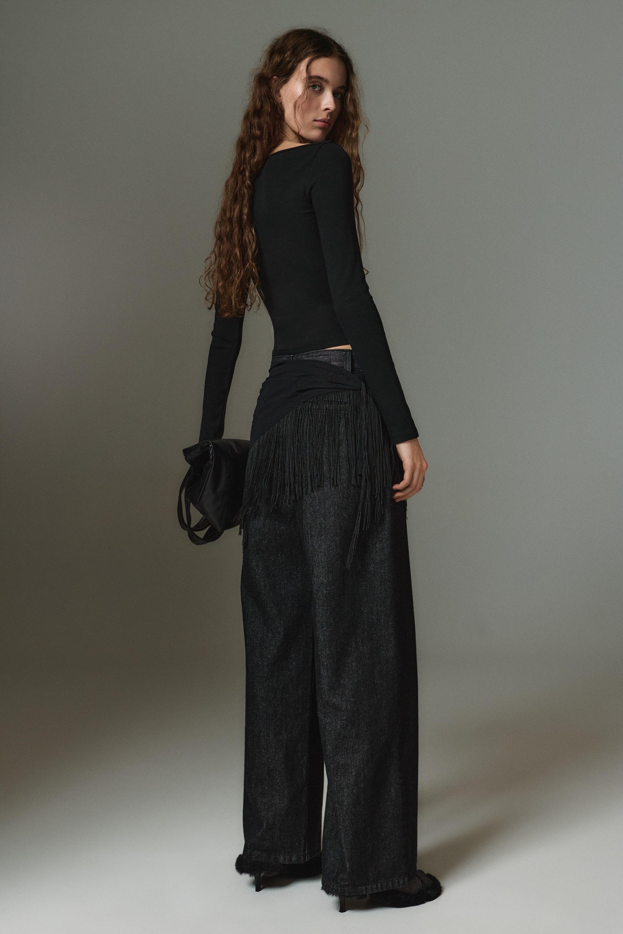 Uzun kollu geniş yaka t-shirt - Görsel 9